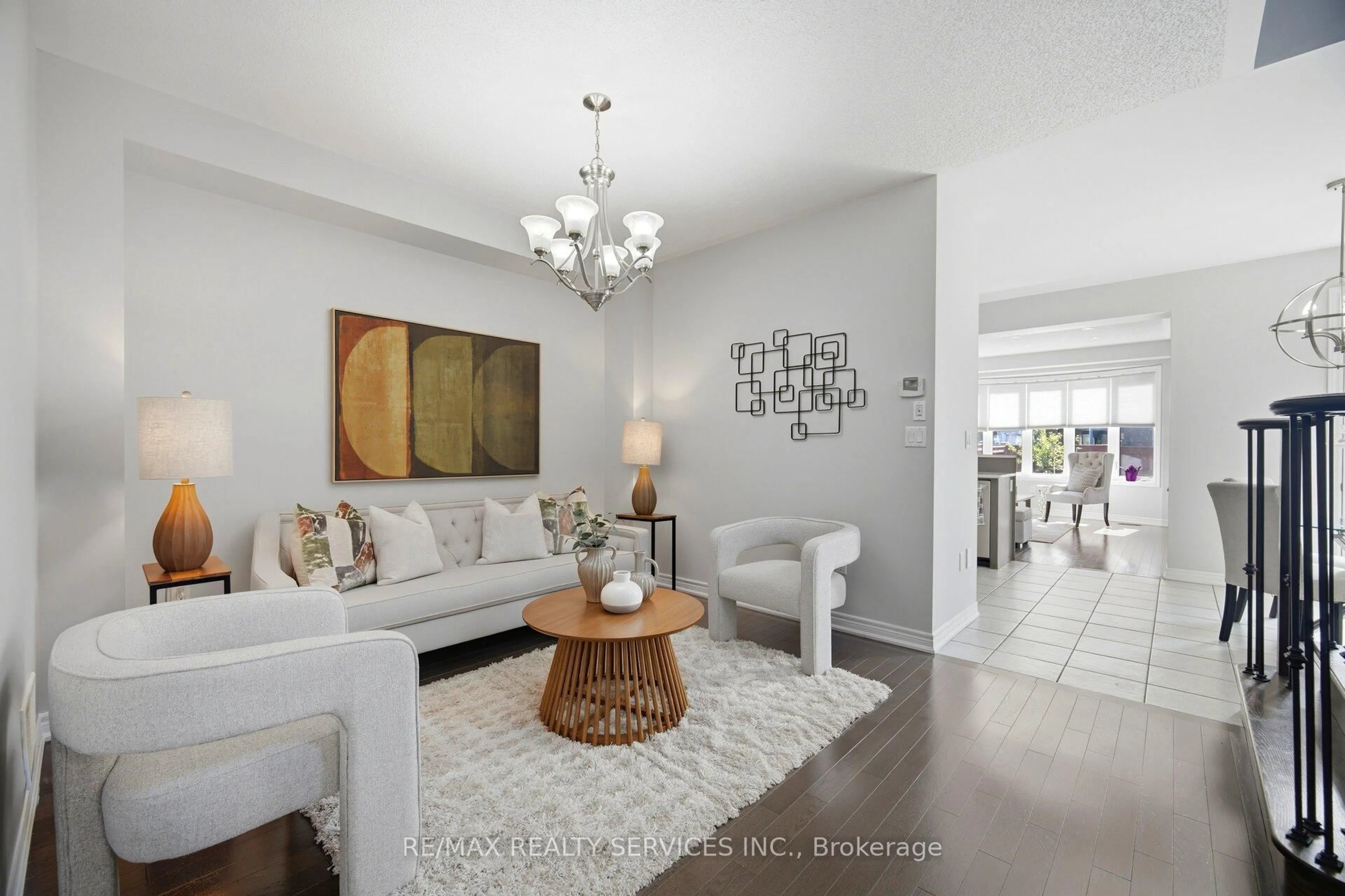 Living room with furniture, unknown for 118 Tundra Rd, Caledon Ontario L7C 4A6