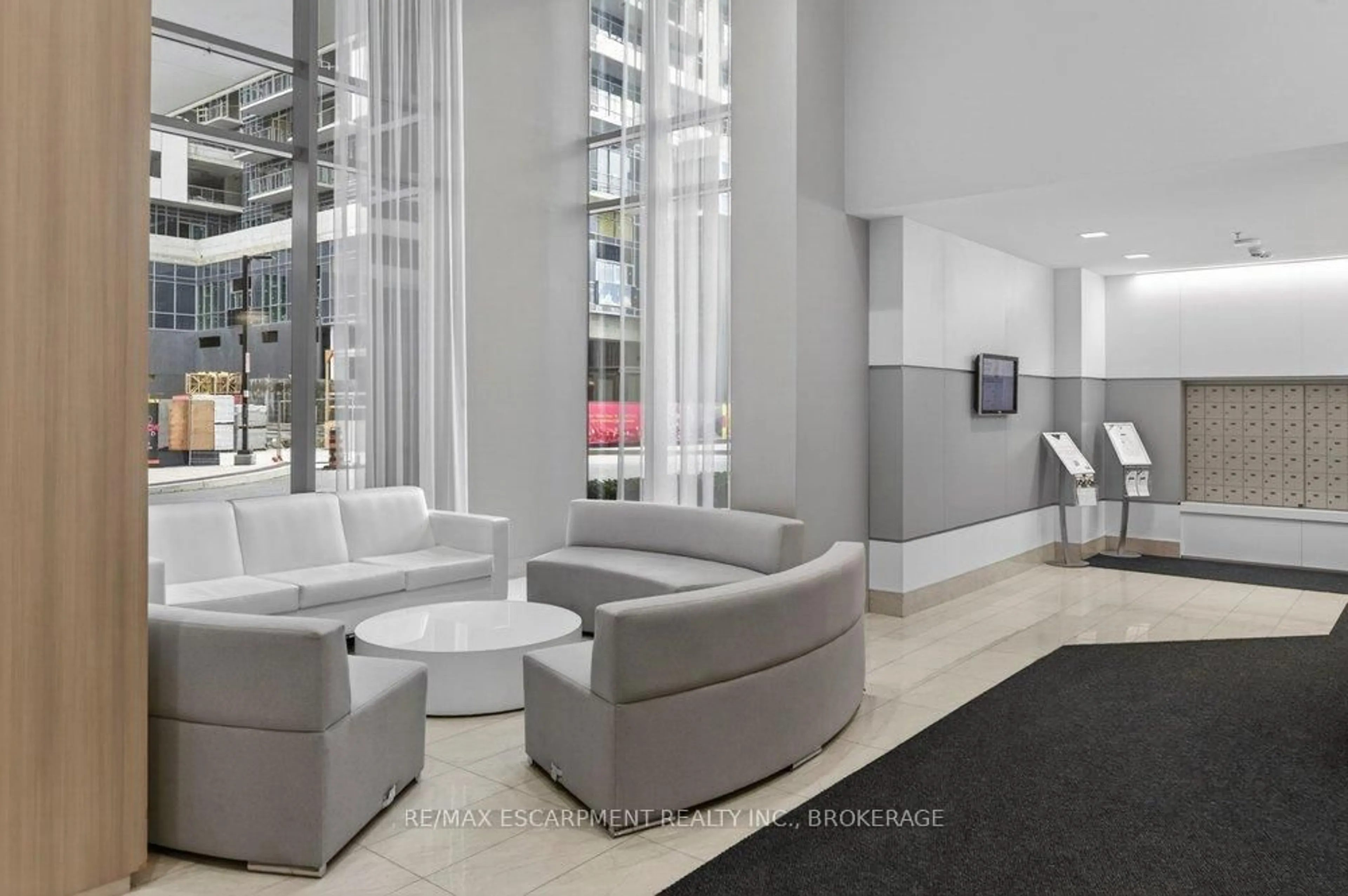 Lobby for 2087 Fairview St #702, Burlington Ontario L7R 0E5