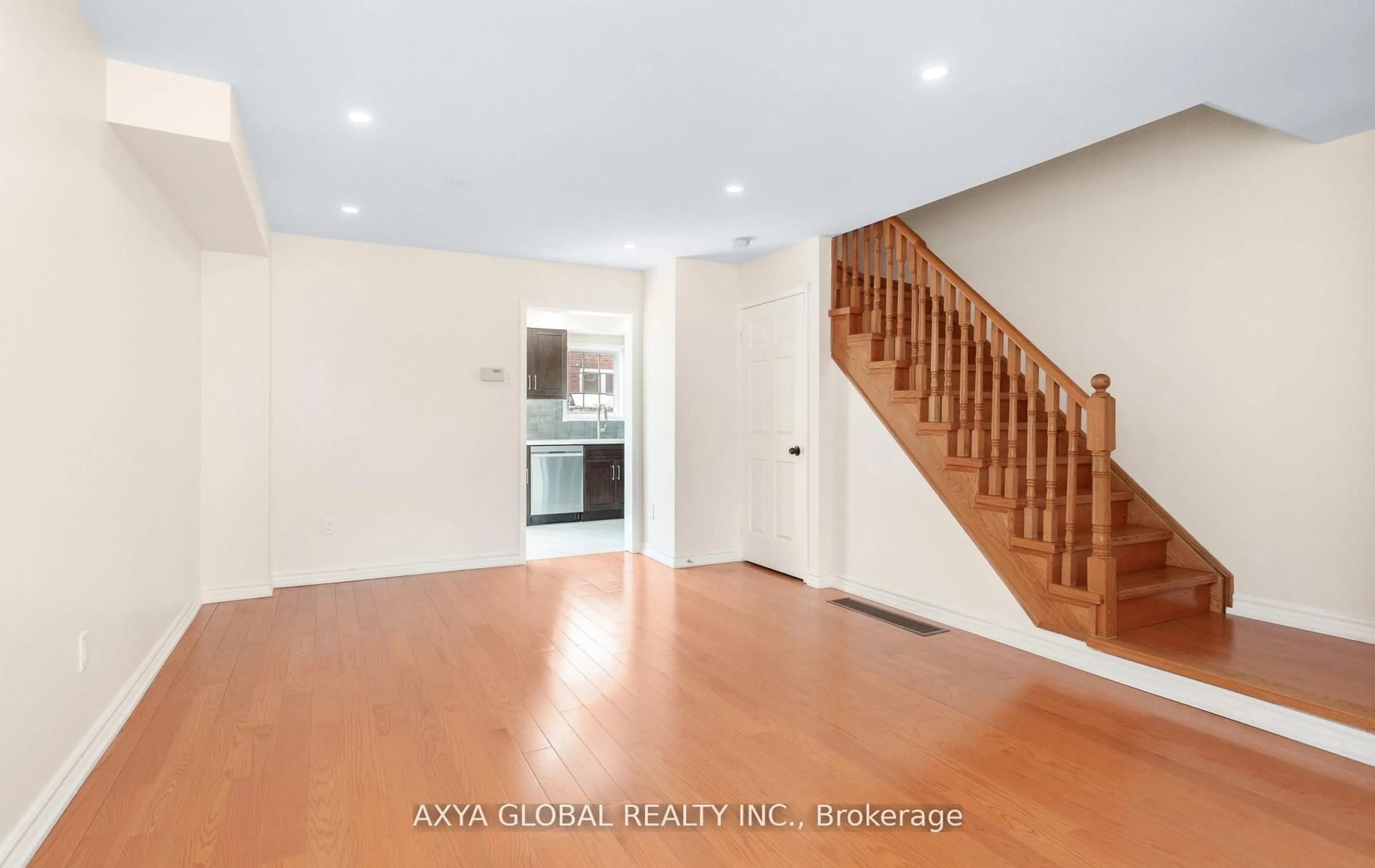 Indoor foyer for 5340 Byford Pl, Mississauga Ontario L4Z 3W9