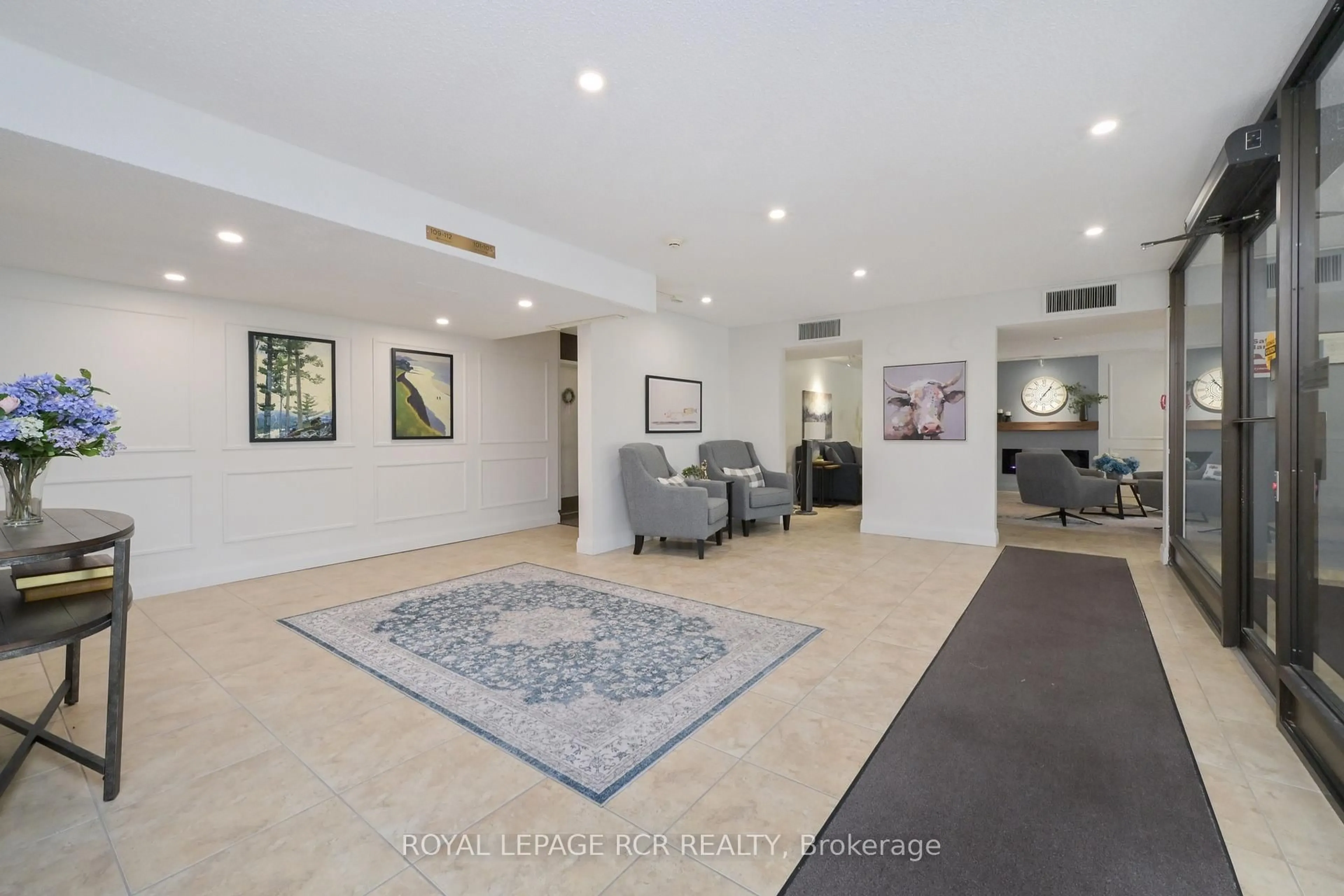 Indoor foyer for 8 Fead St ##404, Orangeville Ontario L9W 3X4
