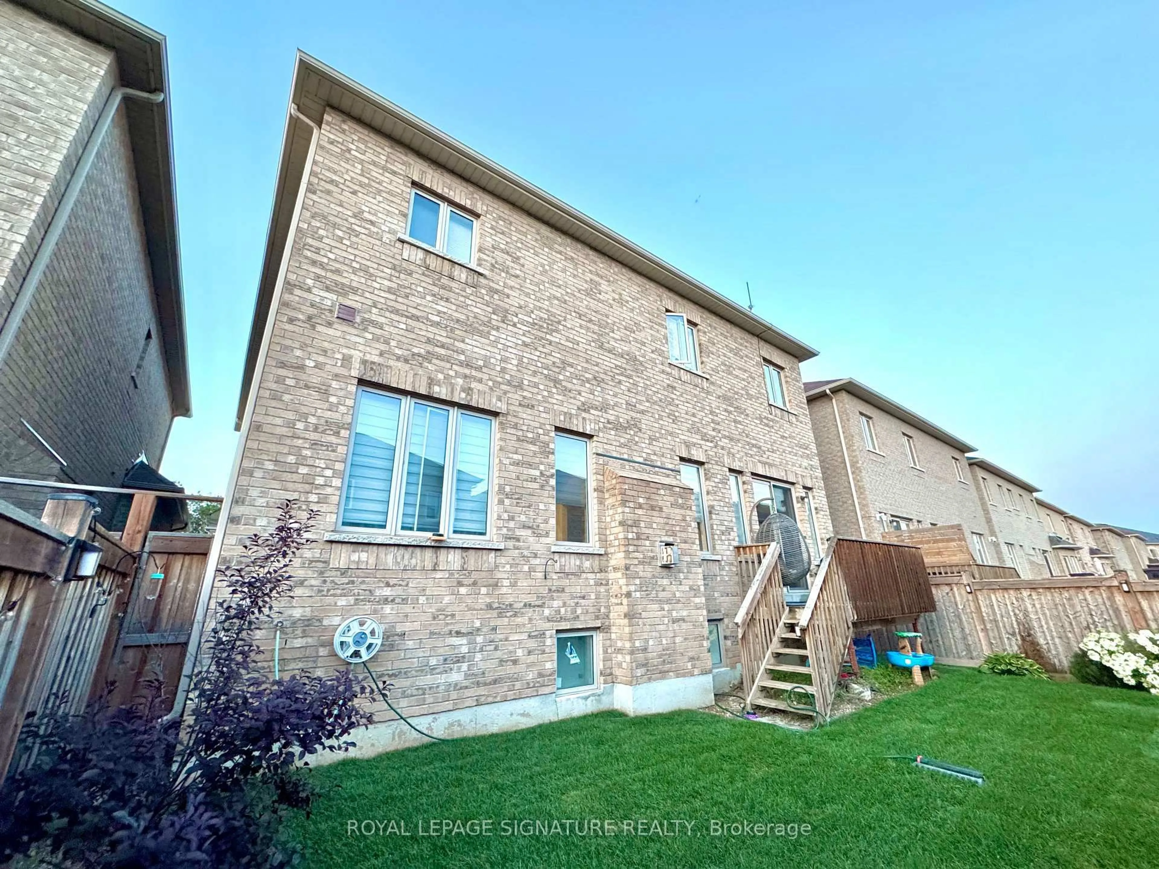 Home with brick exterior material, unknown for 3184 Meadow Marsh Cres, Oakville Ontario L6H 0T2