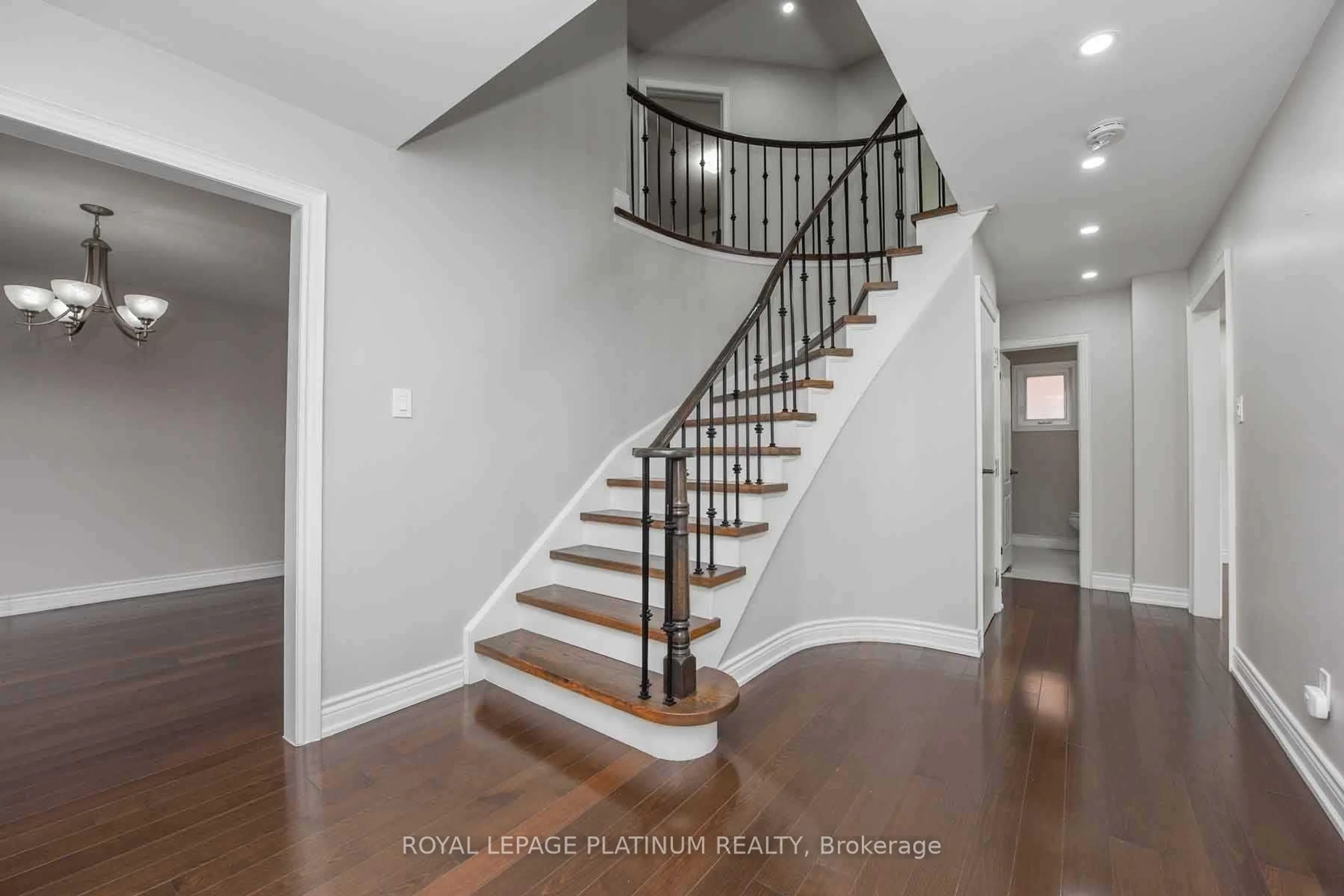 Stairs for 63 Lord Simcoe Dr, Brampton Ontario L6S 5G7