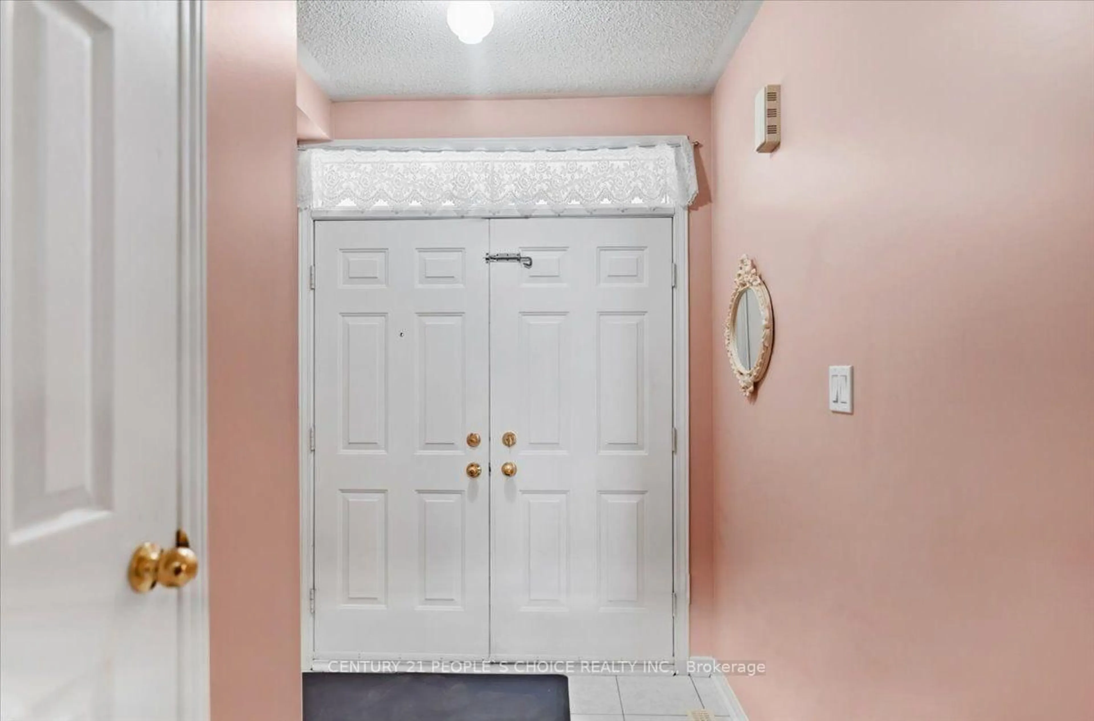 Indoor foyer for 33 Penguin Lane, Brampton Ontario L6R 2A9