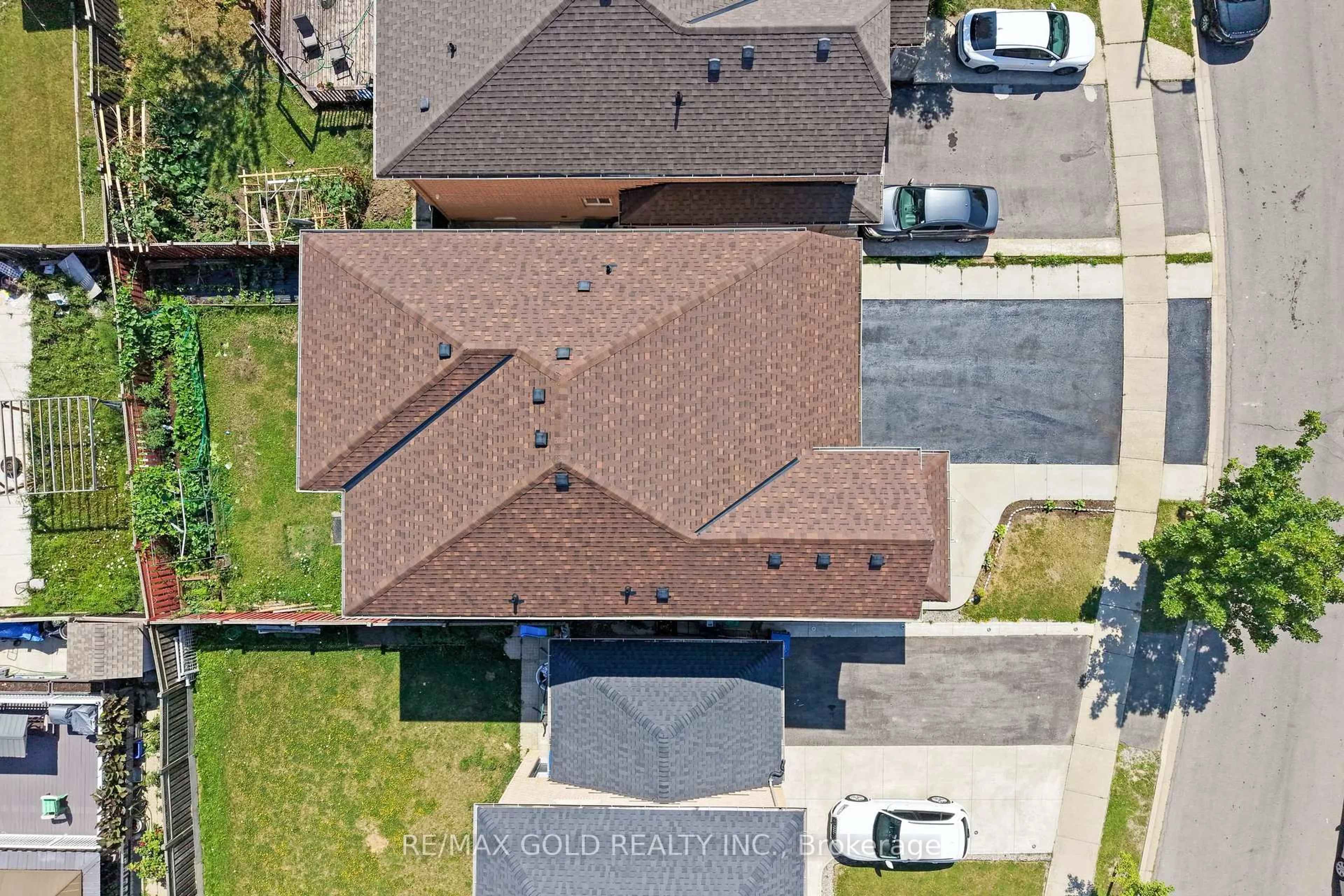 A pic from outside/outdoor area/front of a property/back of a property/a pic from drone, street for 3 Tan Lane, Brampton Ontario L6P 0Z9
