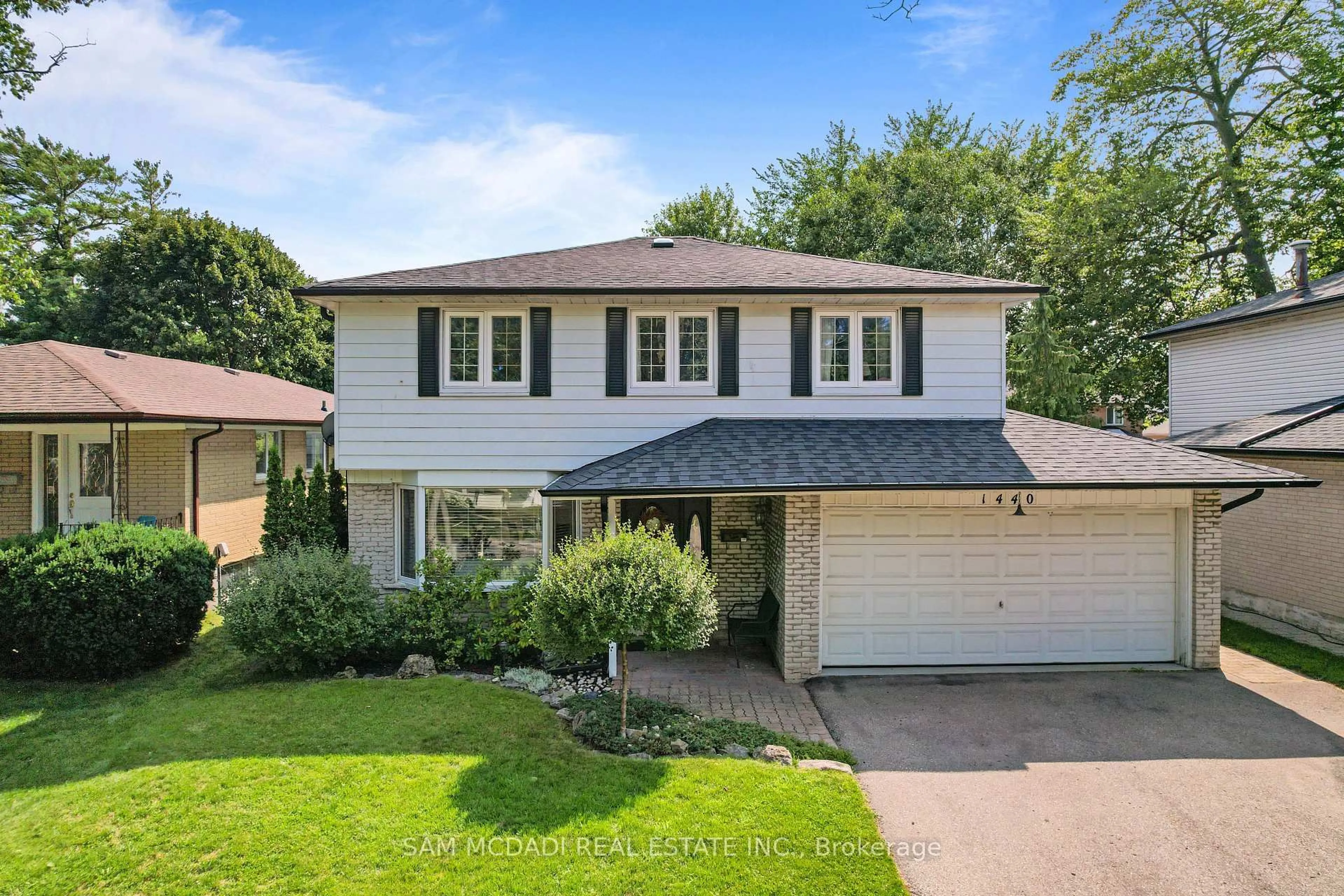 Home with vinyl exterior material, street for 1440 Leda Ave, Mississauga Ontario L5G 4B7