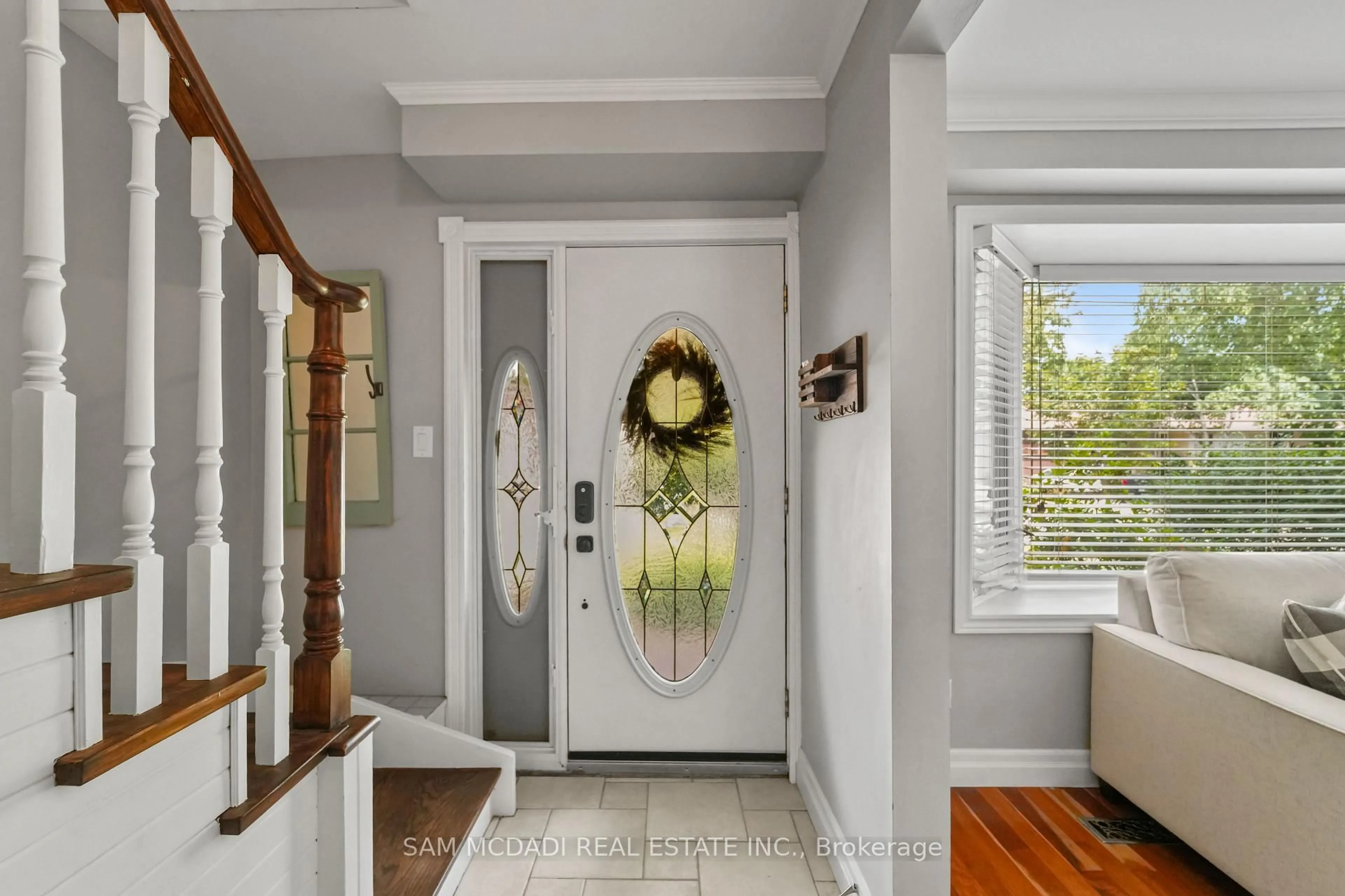 Indoor entryway for 1440 Leda Ave, Mississauga Ontario L5G 4B7