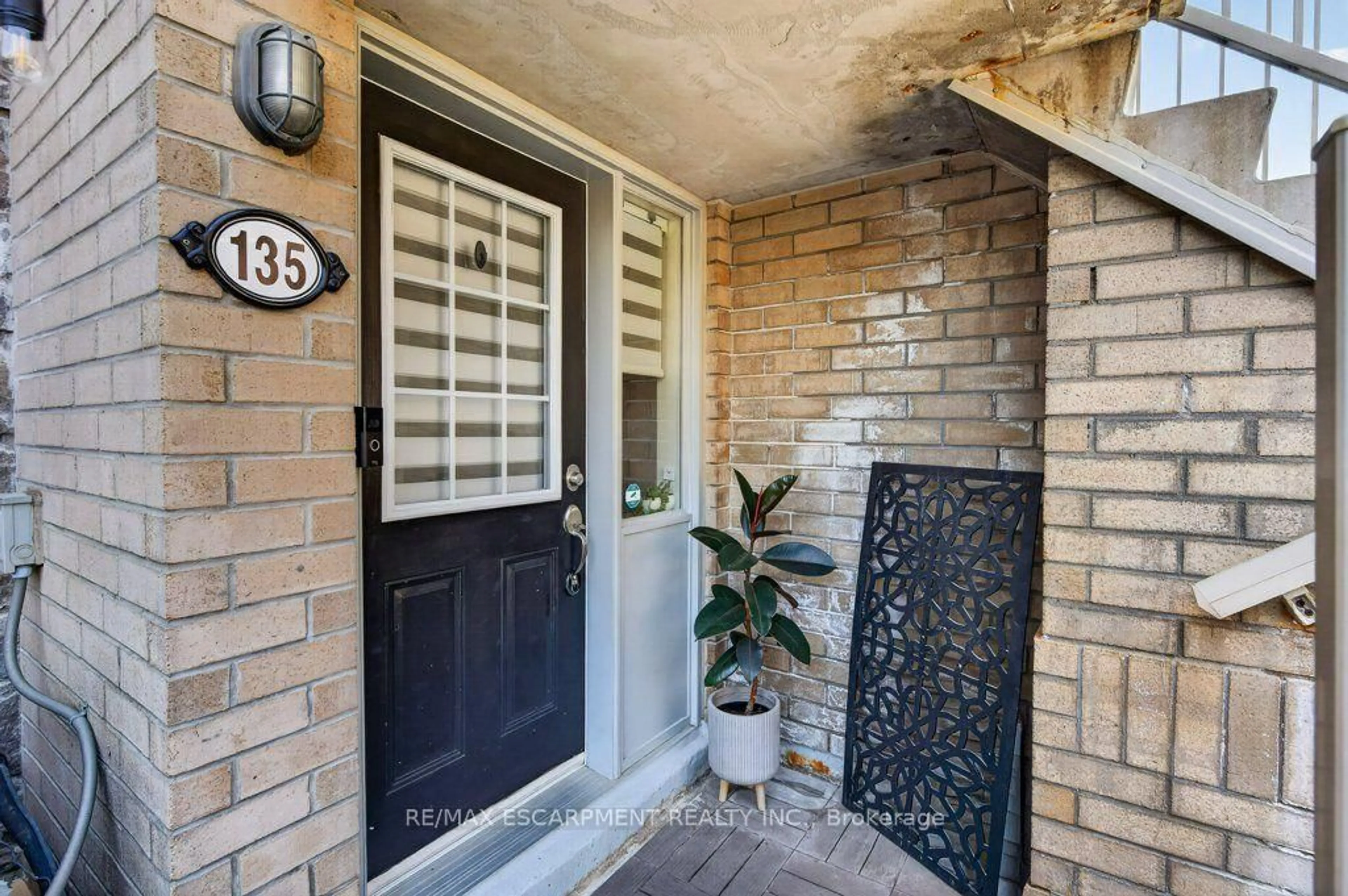 Indoor entryway for 25 Turntable Cres #135, Toronto Ontario M6H 4K8