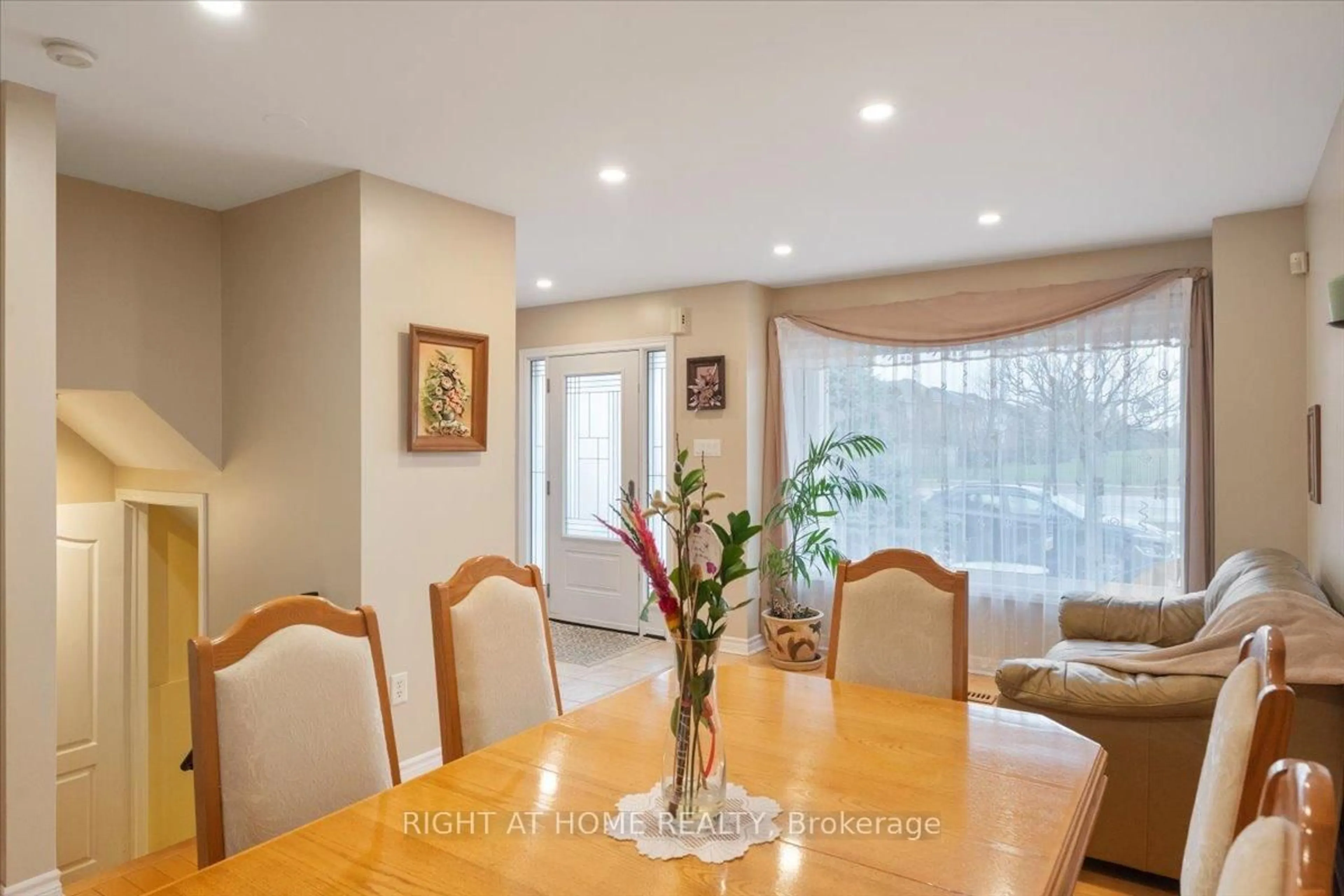 Dining room, unknown for 2356 Proudfoot Tr, Oakville Ontario L6M 3Y2