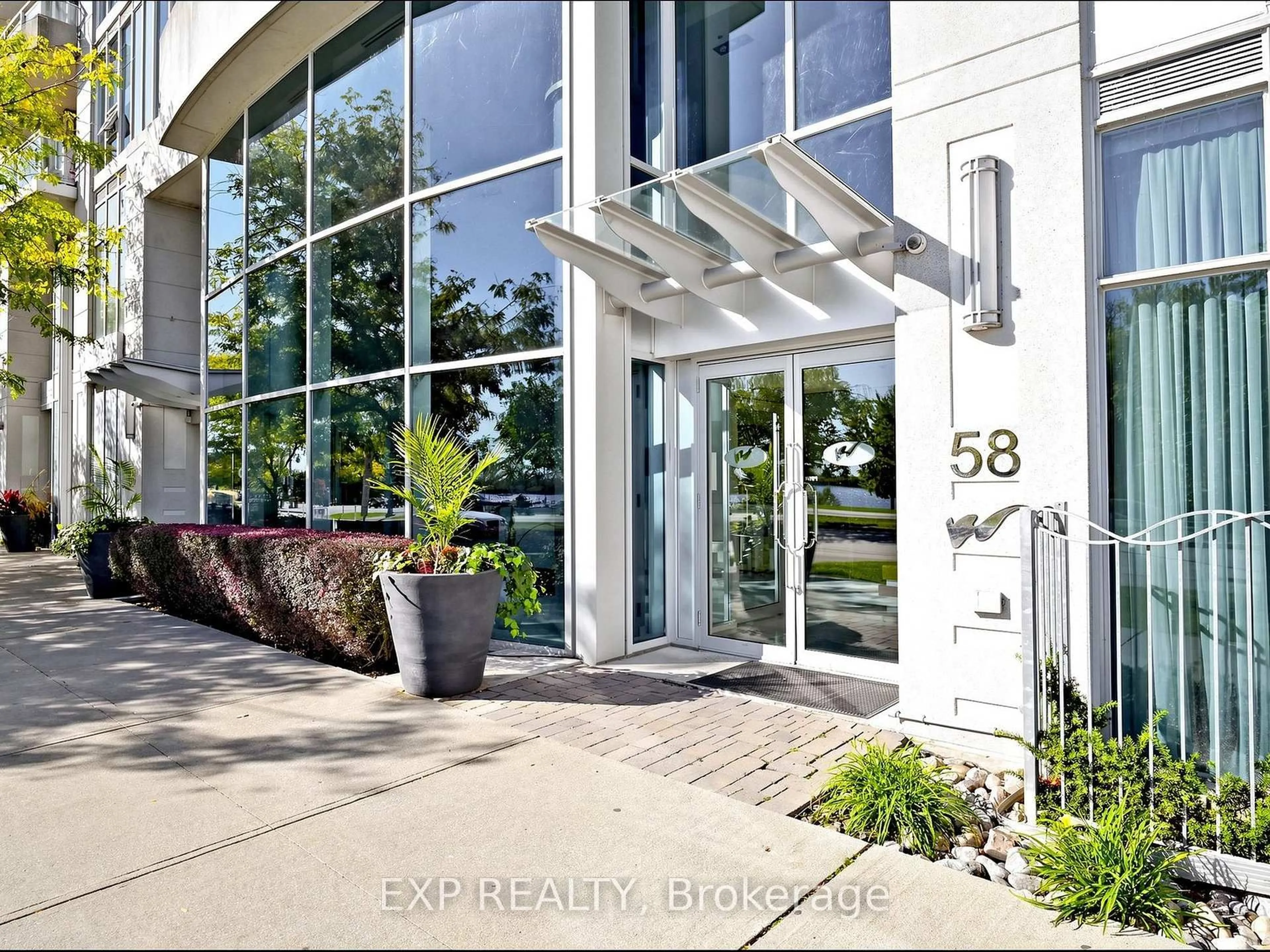 Indoor entryway for 58 Marine Parade Dr #219, Toronto Ontario M8V 4G1