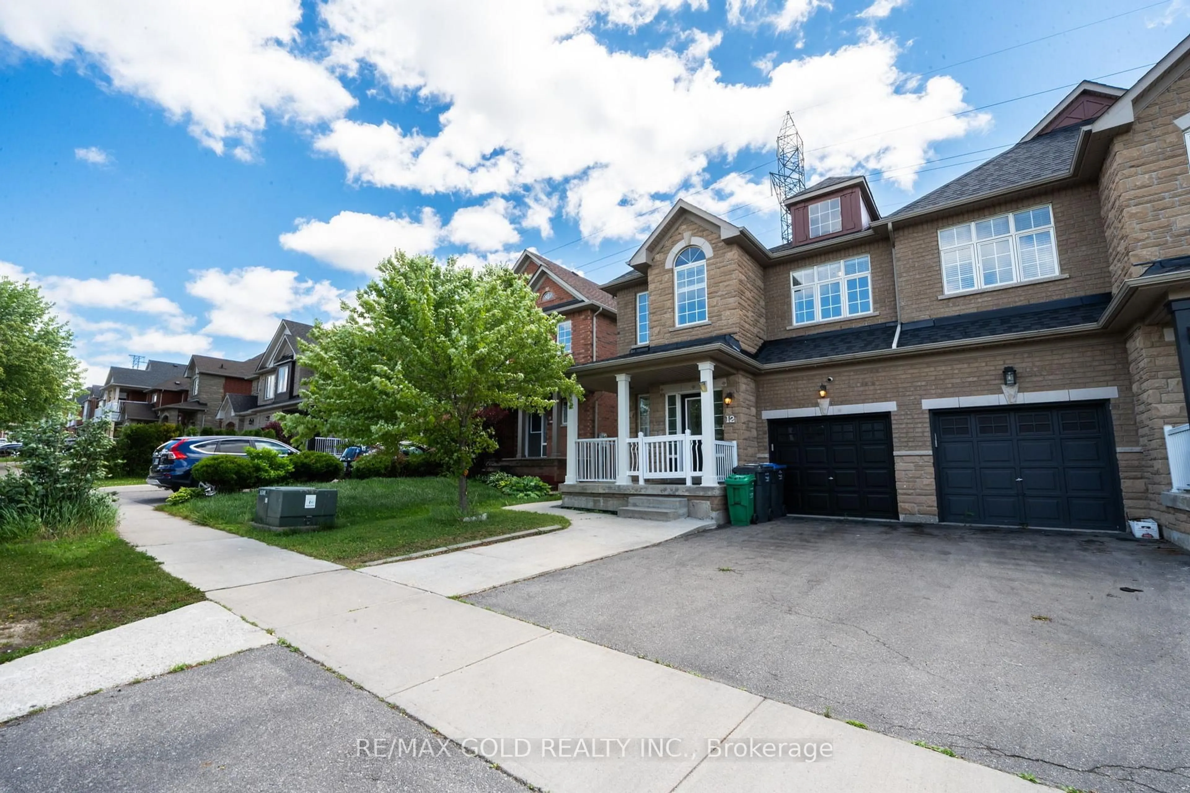 A pic from outside/outdoor area/front of a property/back of a property/a pic from drone, street for 12 Pefferlaw Dr, Brampton Ontario L6Y 0K2