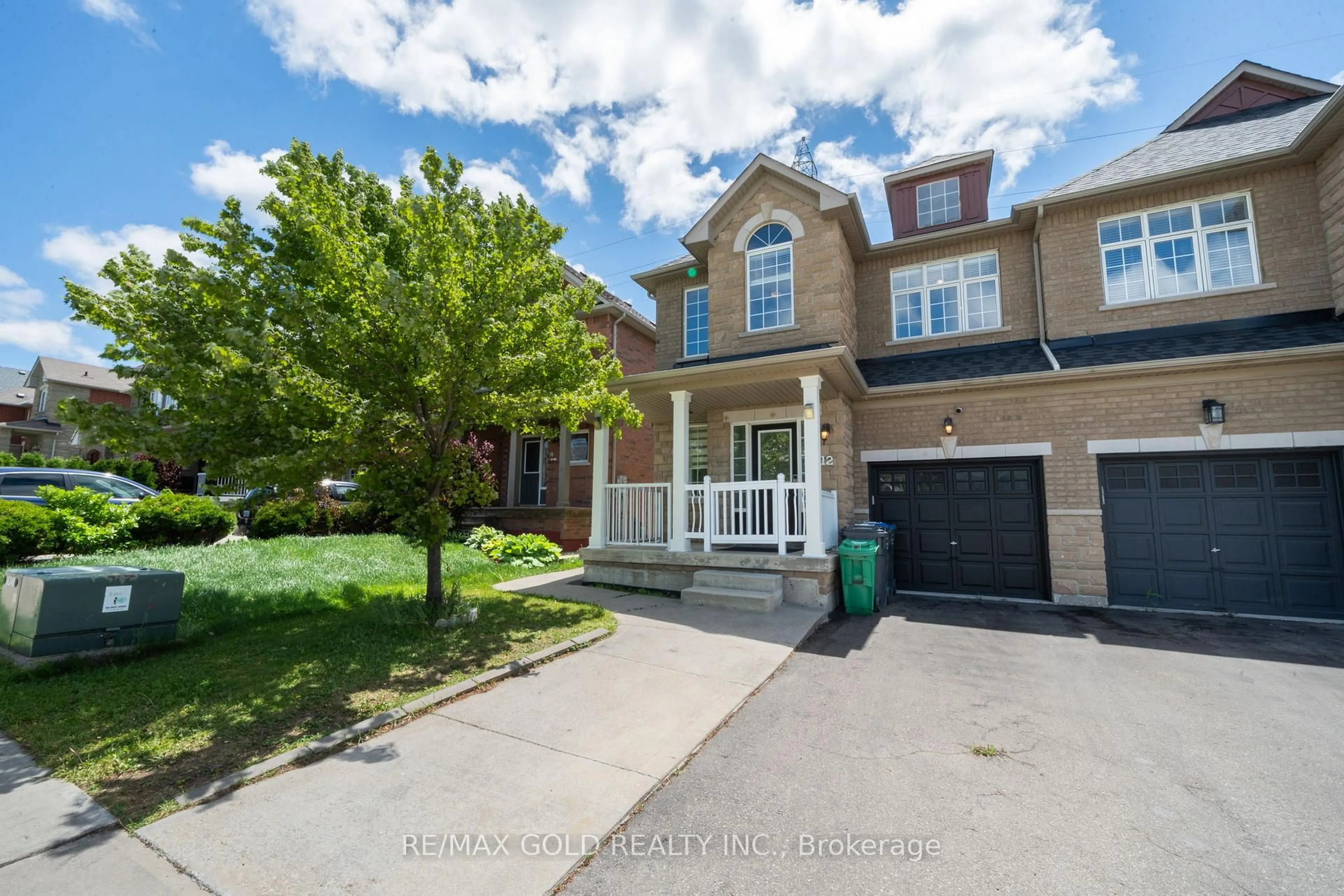 A pic from outside/outdoor area/front of a property/back of a property/a pic from drone, street for 12 Pefferlaw Dr, Brampton Ontario L6Y 0K2
