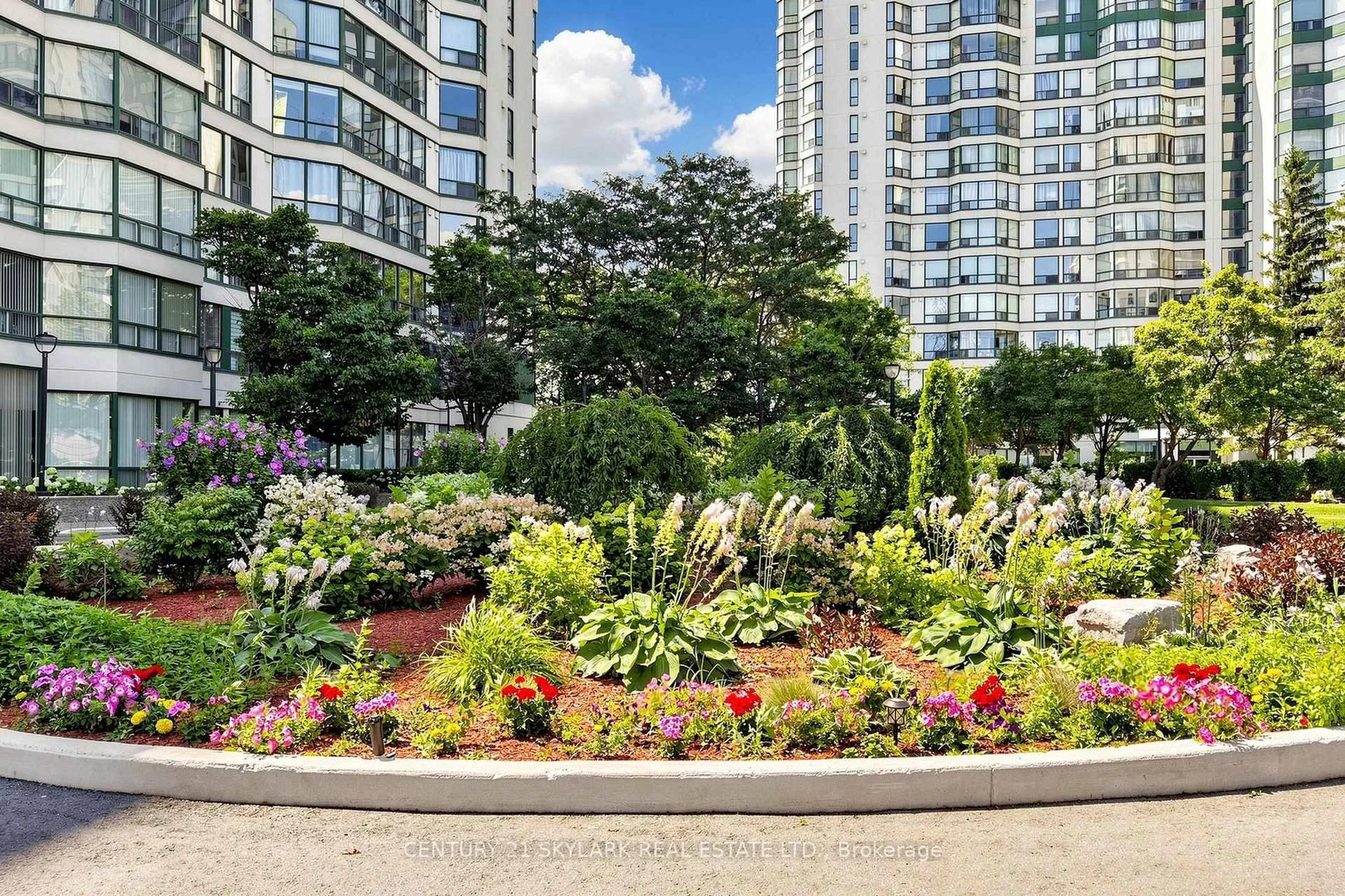 Patio, unknown for 4460 Tucana Crt #1611, Mississauga Ontario L5R 3K9