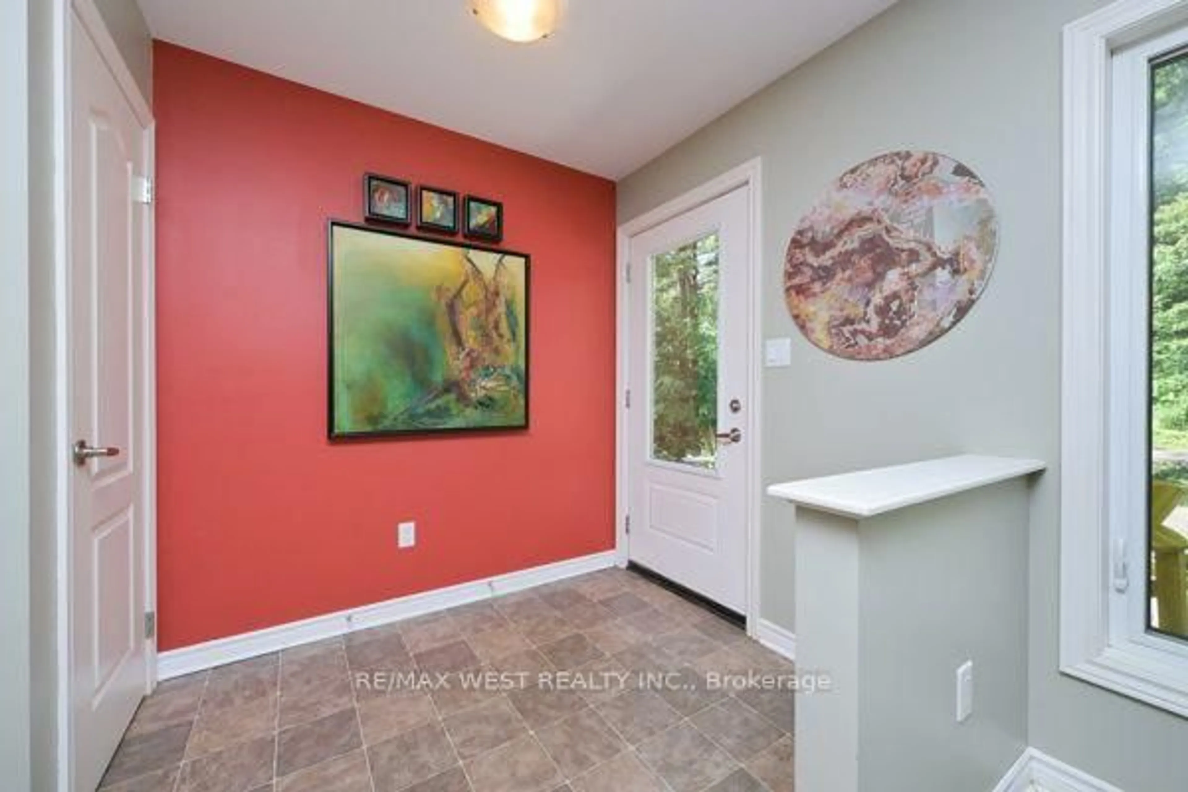 Indoor entryway for 5651 The Grange Side Rd, Caledon Ontario L7C 0G5