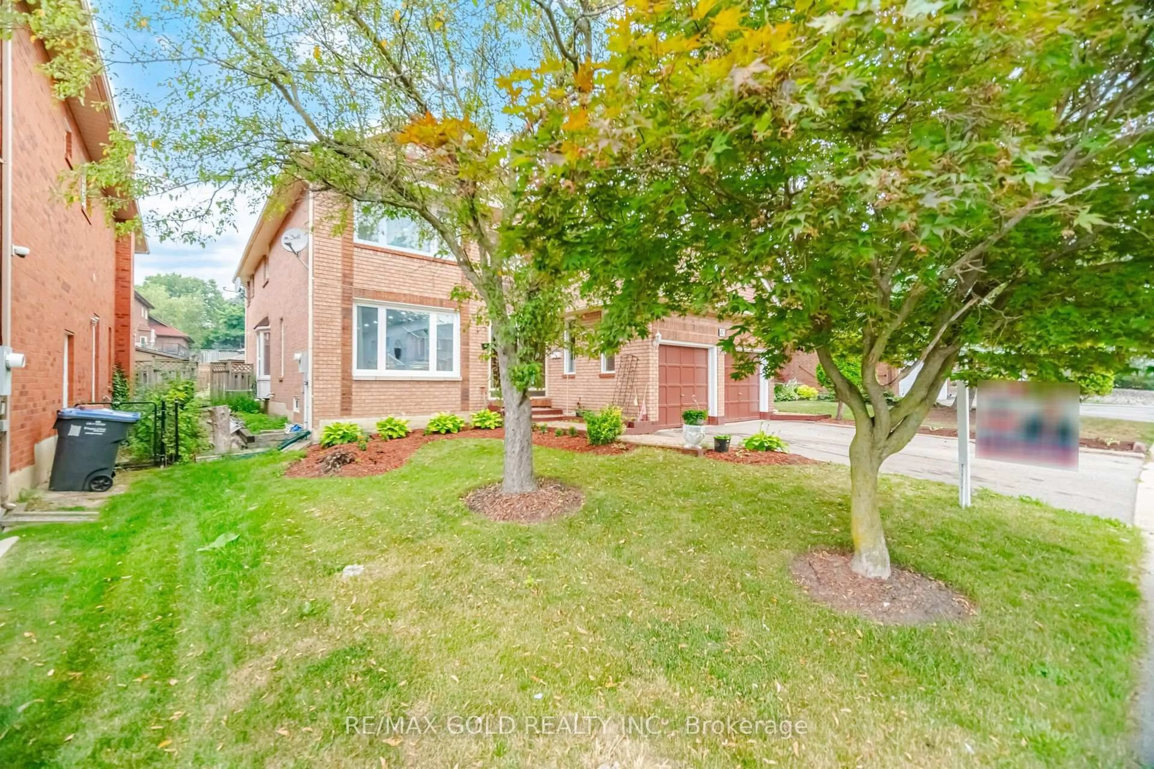 Home with brick exterior material, street for 40 Kenpark Ave, Brampton Ontario L6Z 3R5