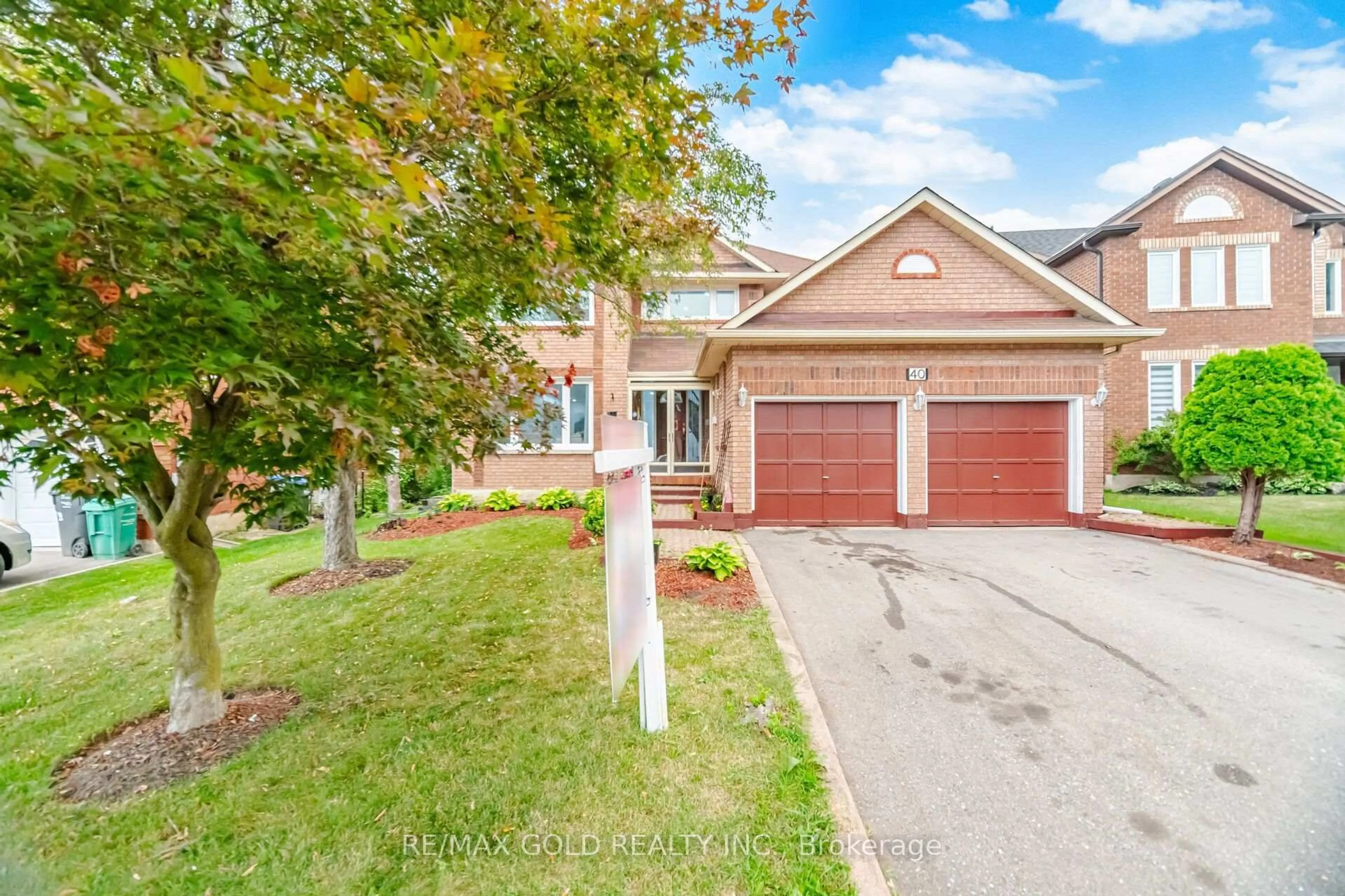 Home with brick exterior material, street for 40 Kenpark Ave, Brampton Ontario L6Z 3R5