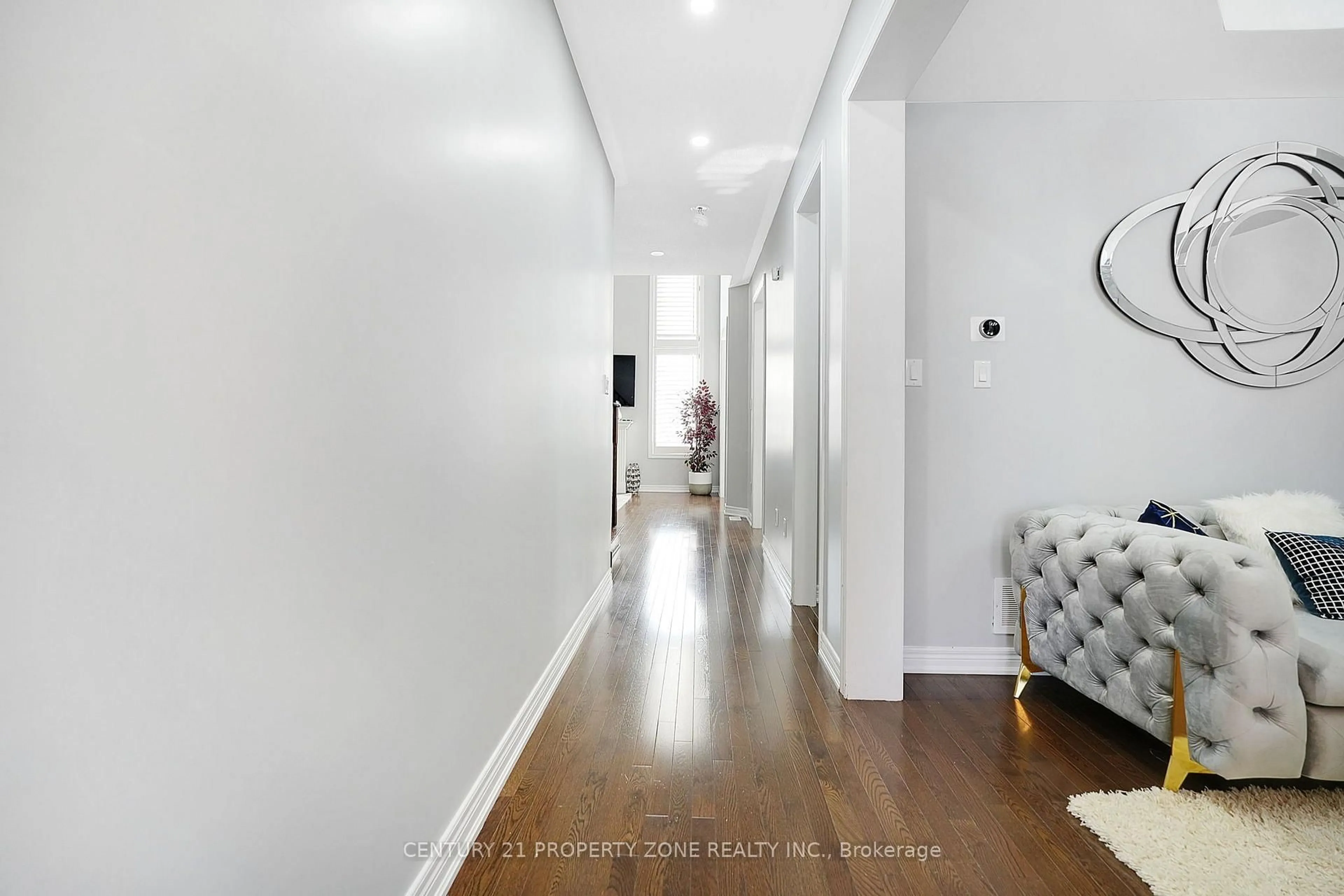 Indoor foyer for 38 Callalily Rd, Brampton Ontario L7A 0M2