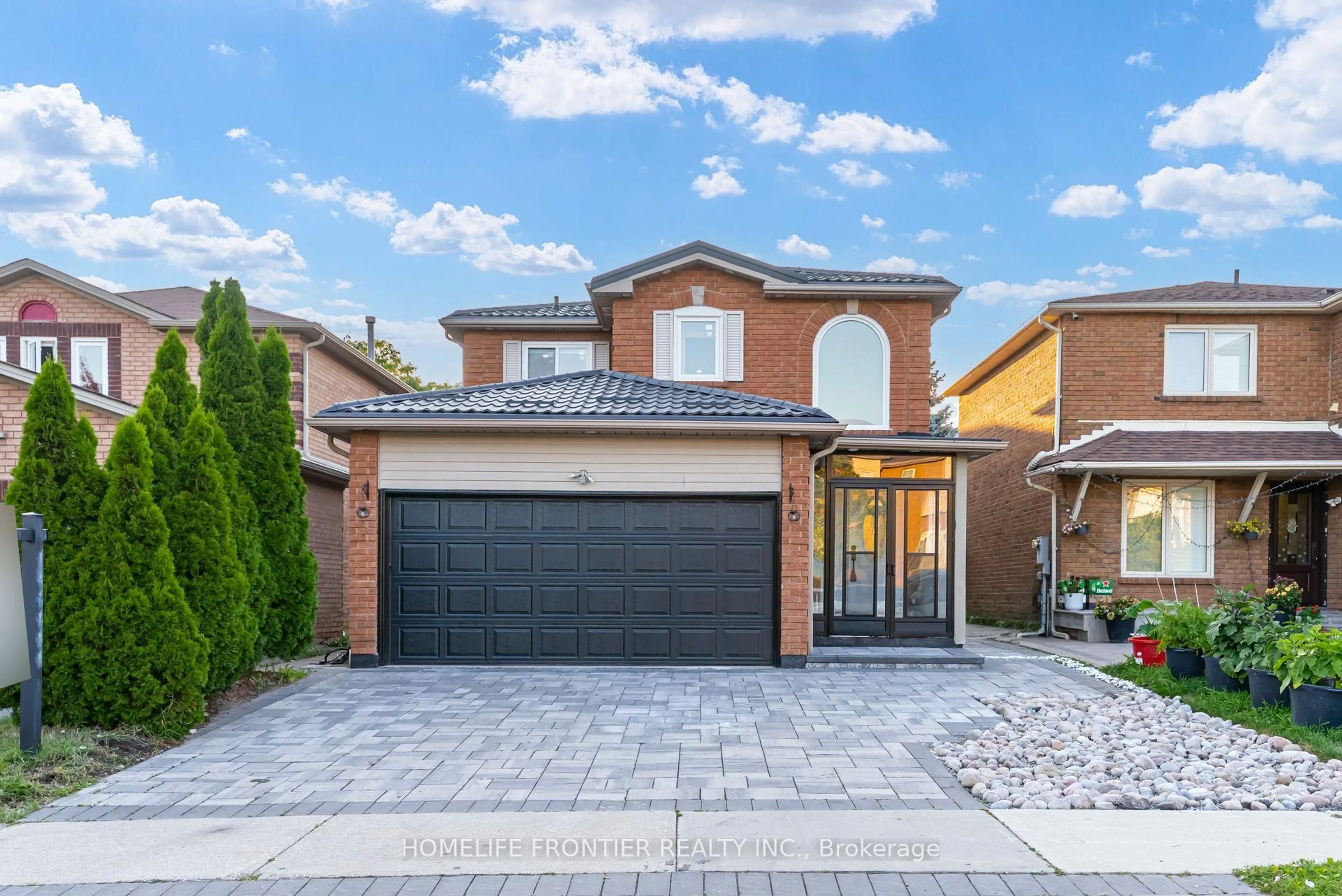 Home with brick exterior material, street for 1059 Ivandale Dr, Mississauga Ontario L5V 1A9
