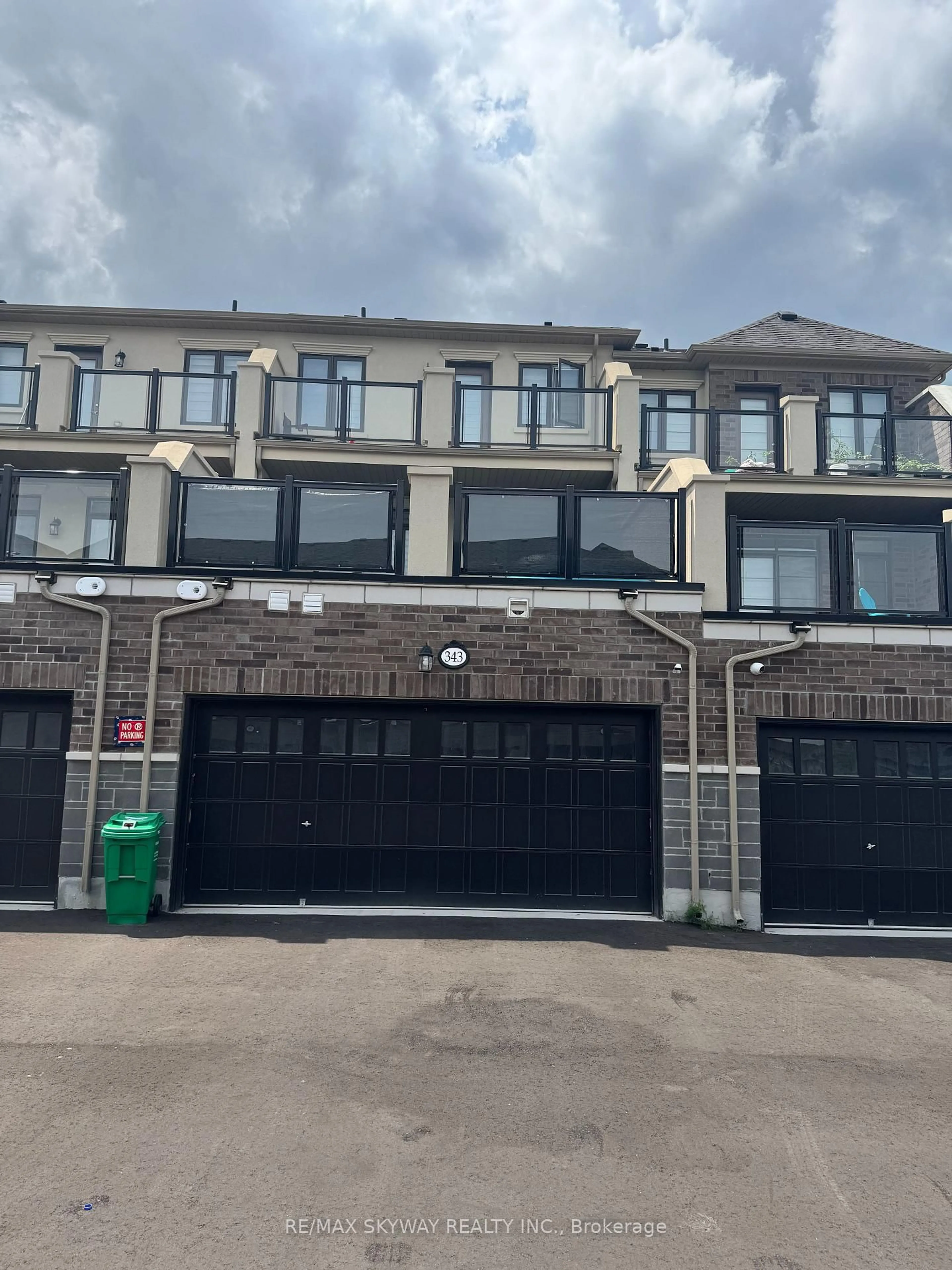 A pic from outside/outdoor area/front of a property/back of a property/a pic from drone, street for 343 Inspire Blvd, Brampton Ontario L6R 4E6