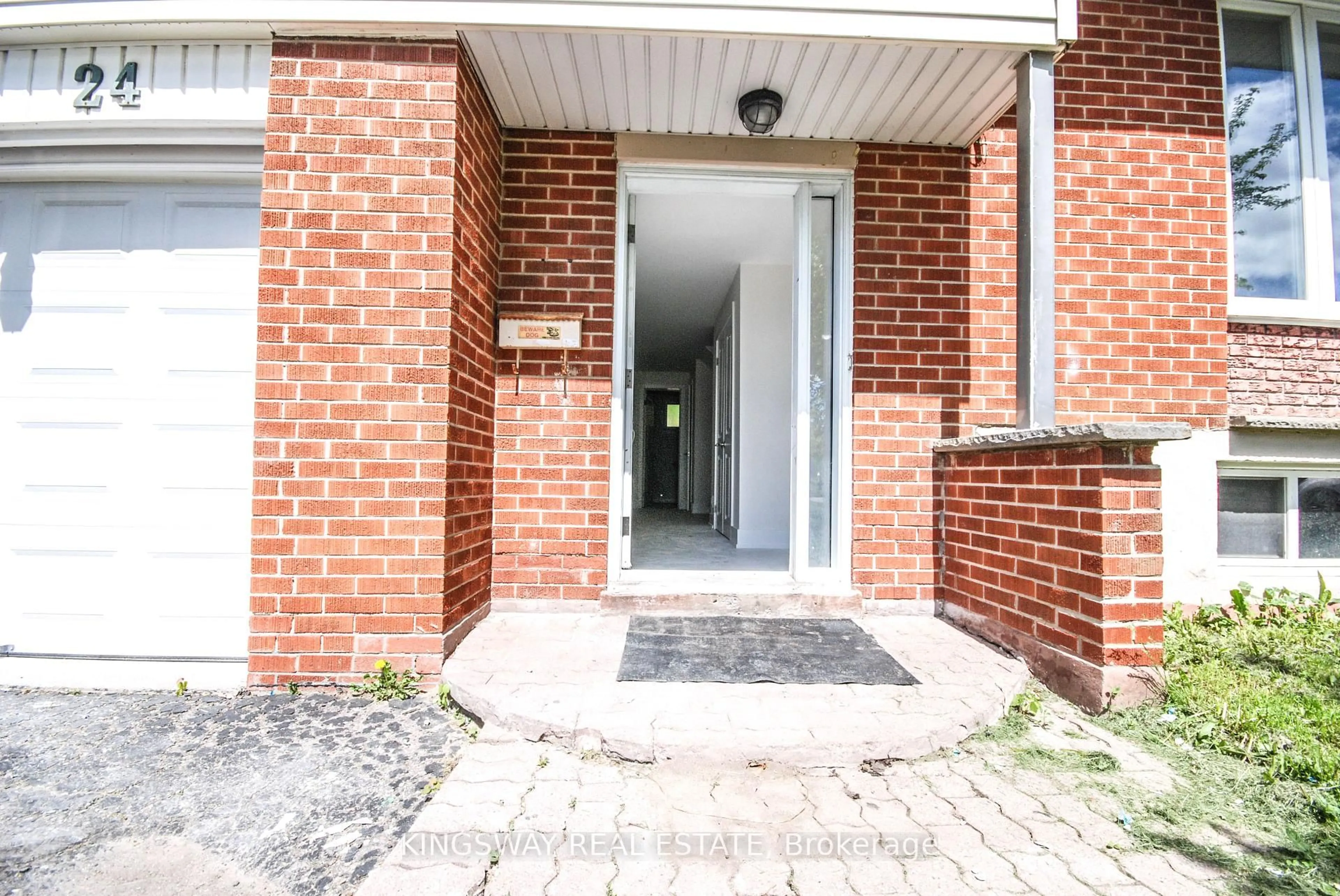 Indoor entryway for 24 Archdekin Dr, Brampton Ontario L6V 1Y3