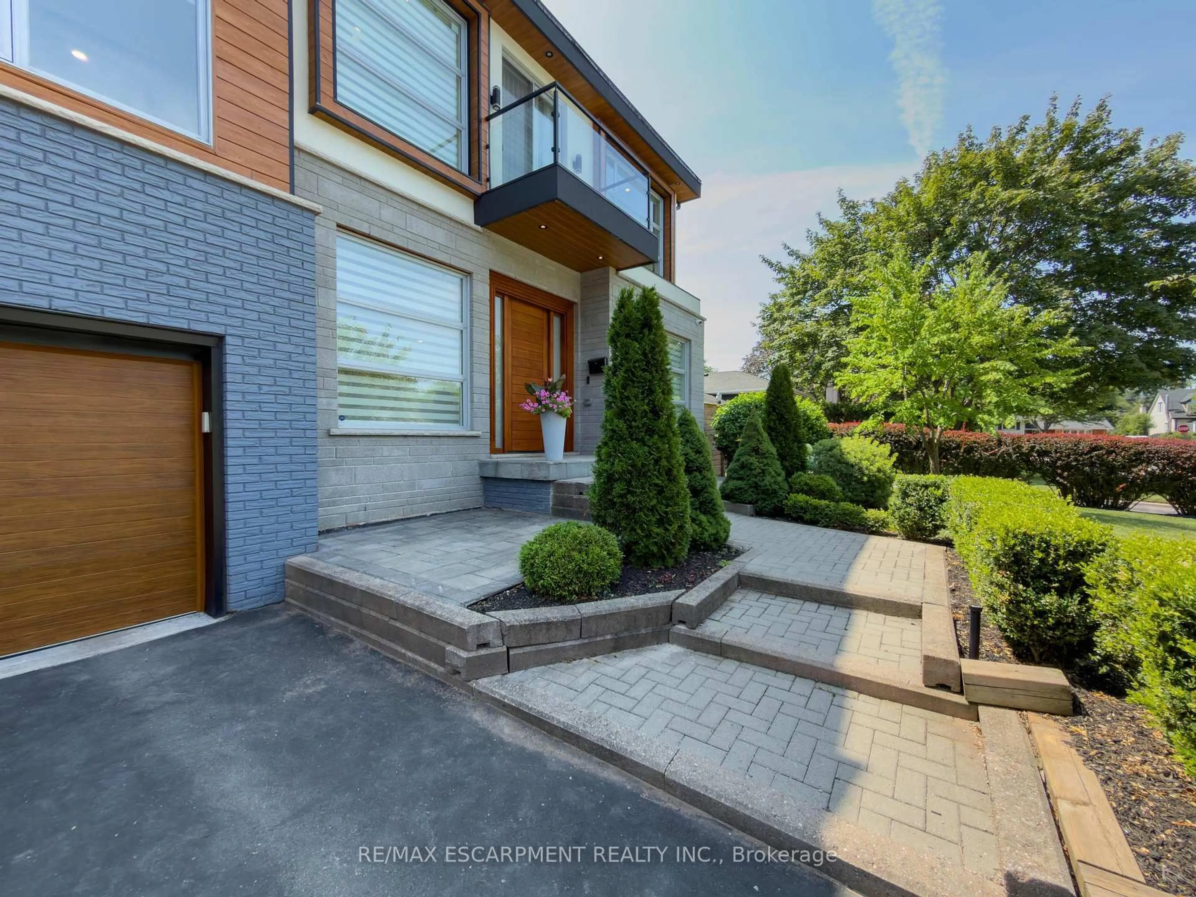 Home with brick exterior material, street for 5178 Hunter Dr, Burlington Ontario L7L 3H8