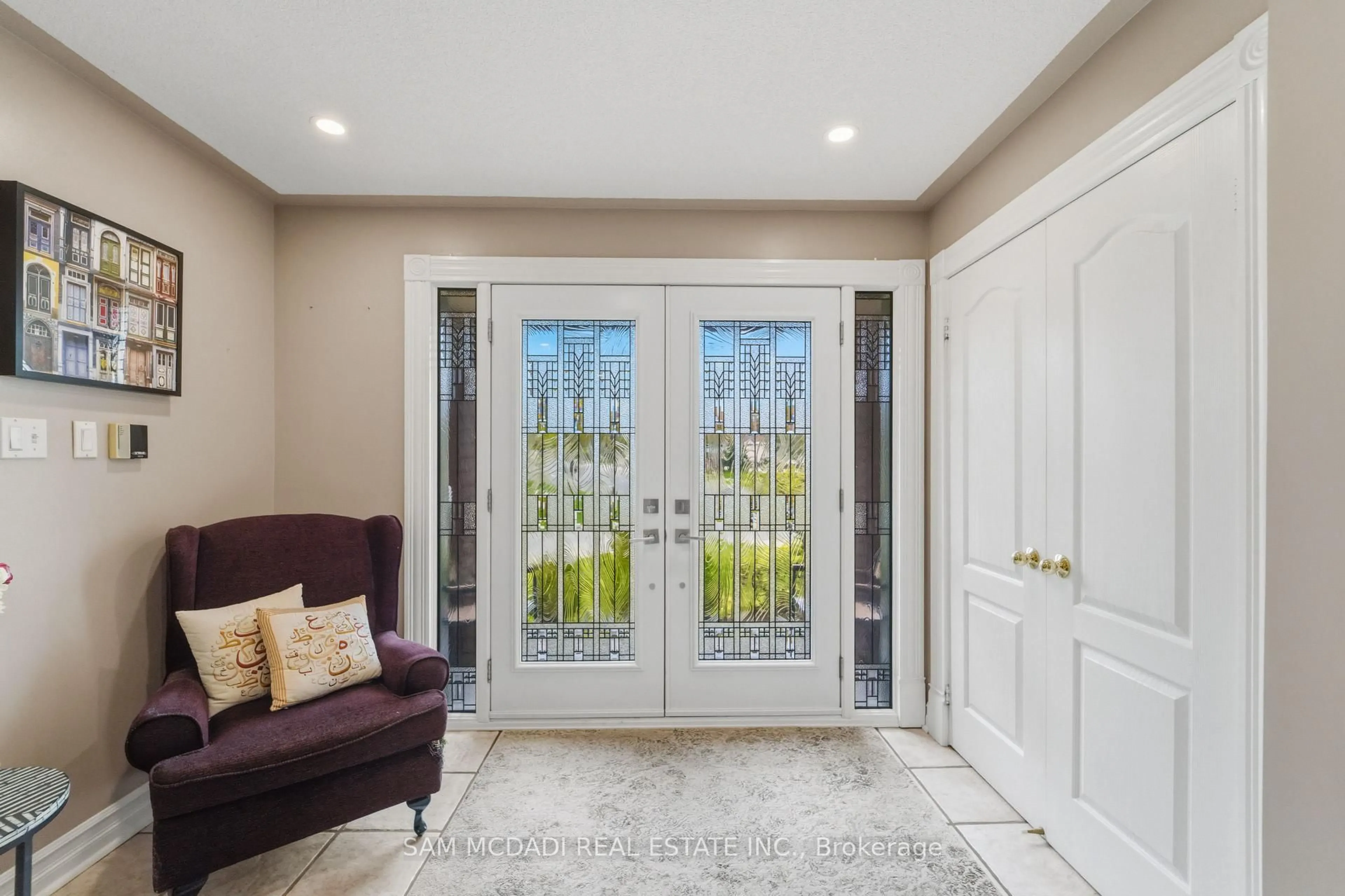 Indoor entryway for 3605 Trelawny Circ, Mississauga Ontario L5N 6N8