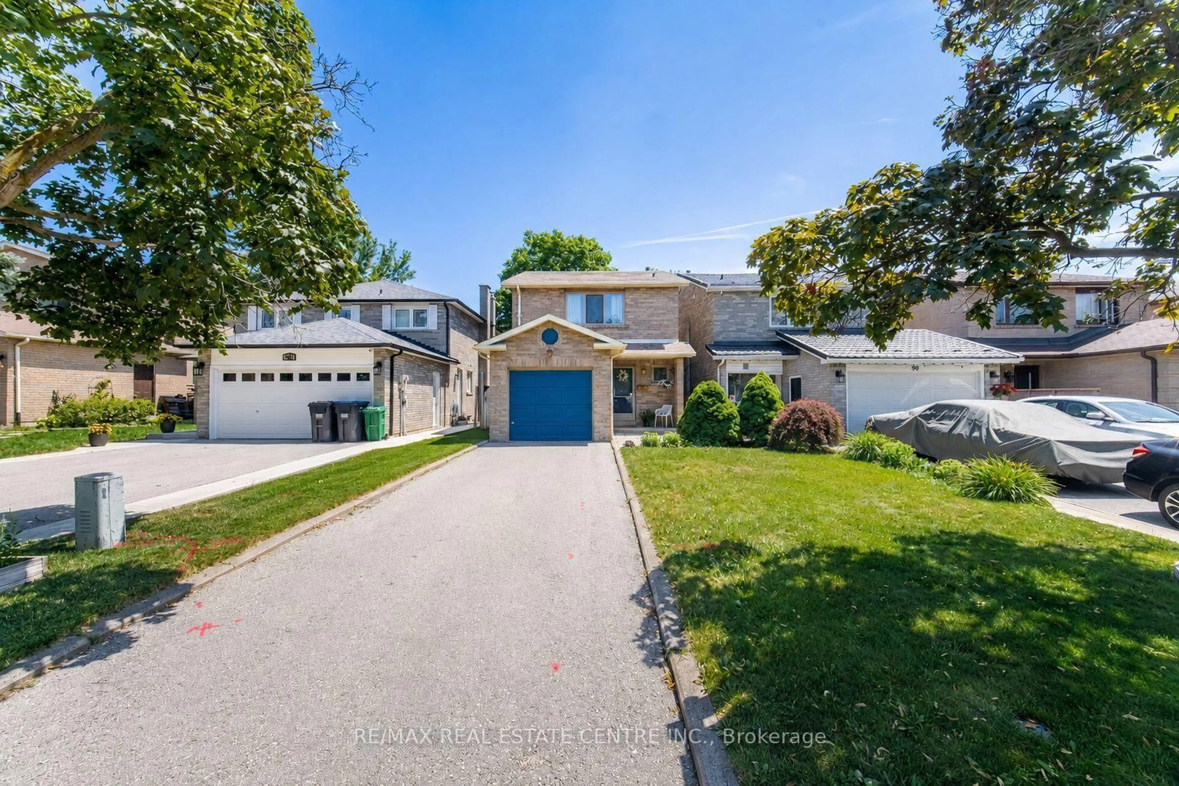 A pic from outside/outdoor area/front of a property/back of a property/a pic from drone, street for 92 Nanport St, Brampton Ontario L6S 4A9