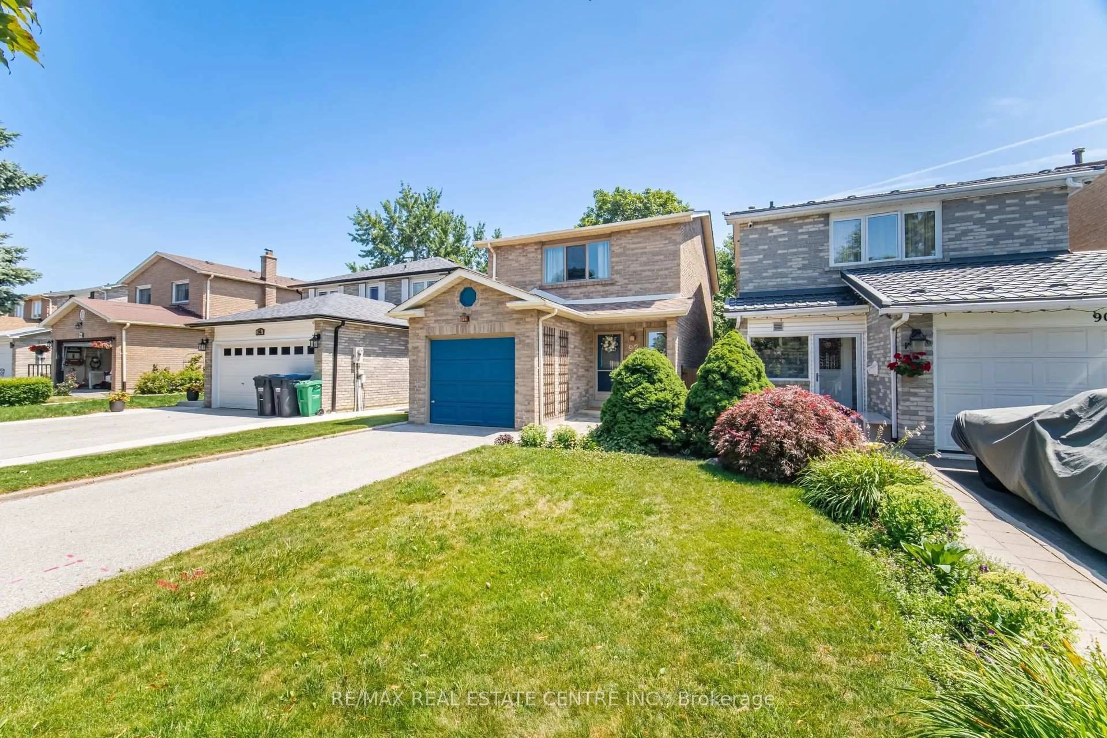 A pic from outside/outdoor area/front of a property/back of a property/a pic from drone, street for 92 Nanport St, Brampton Ontario L6S 4A9