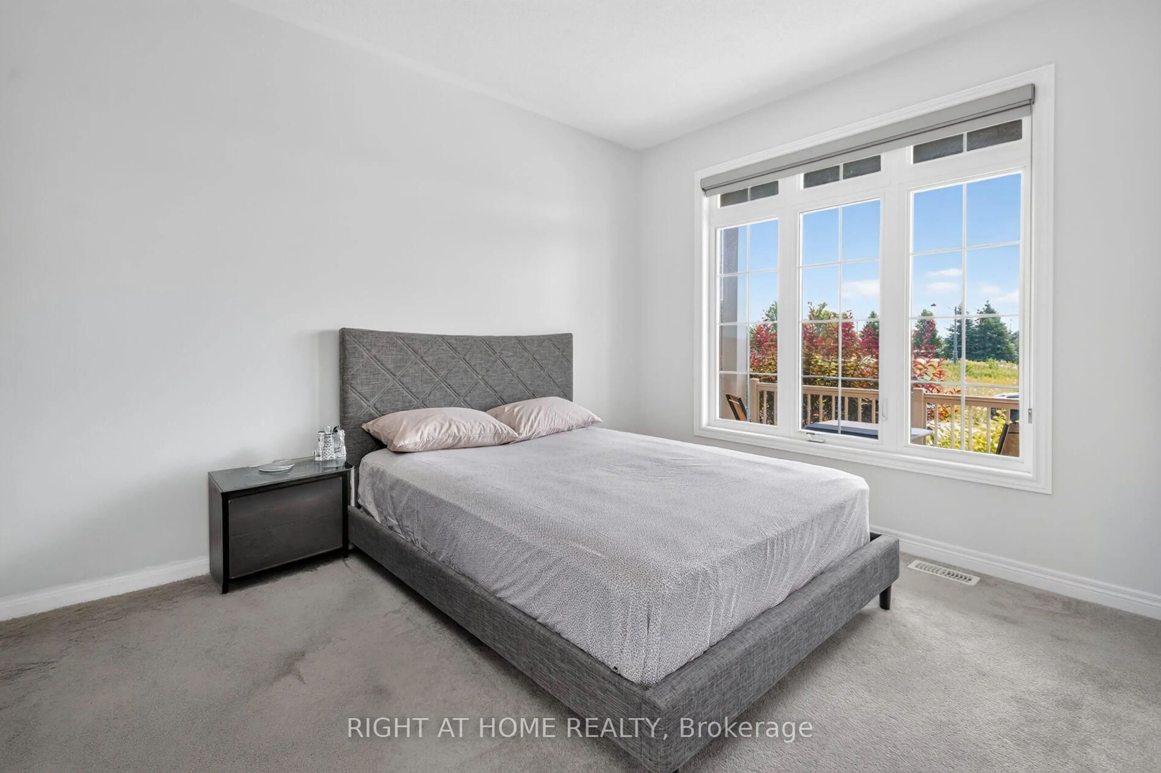Bedroom with bed, unknown for 9 Tea Rose Dr, Brampton Ontario L6R 4B6