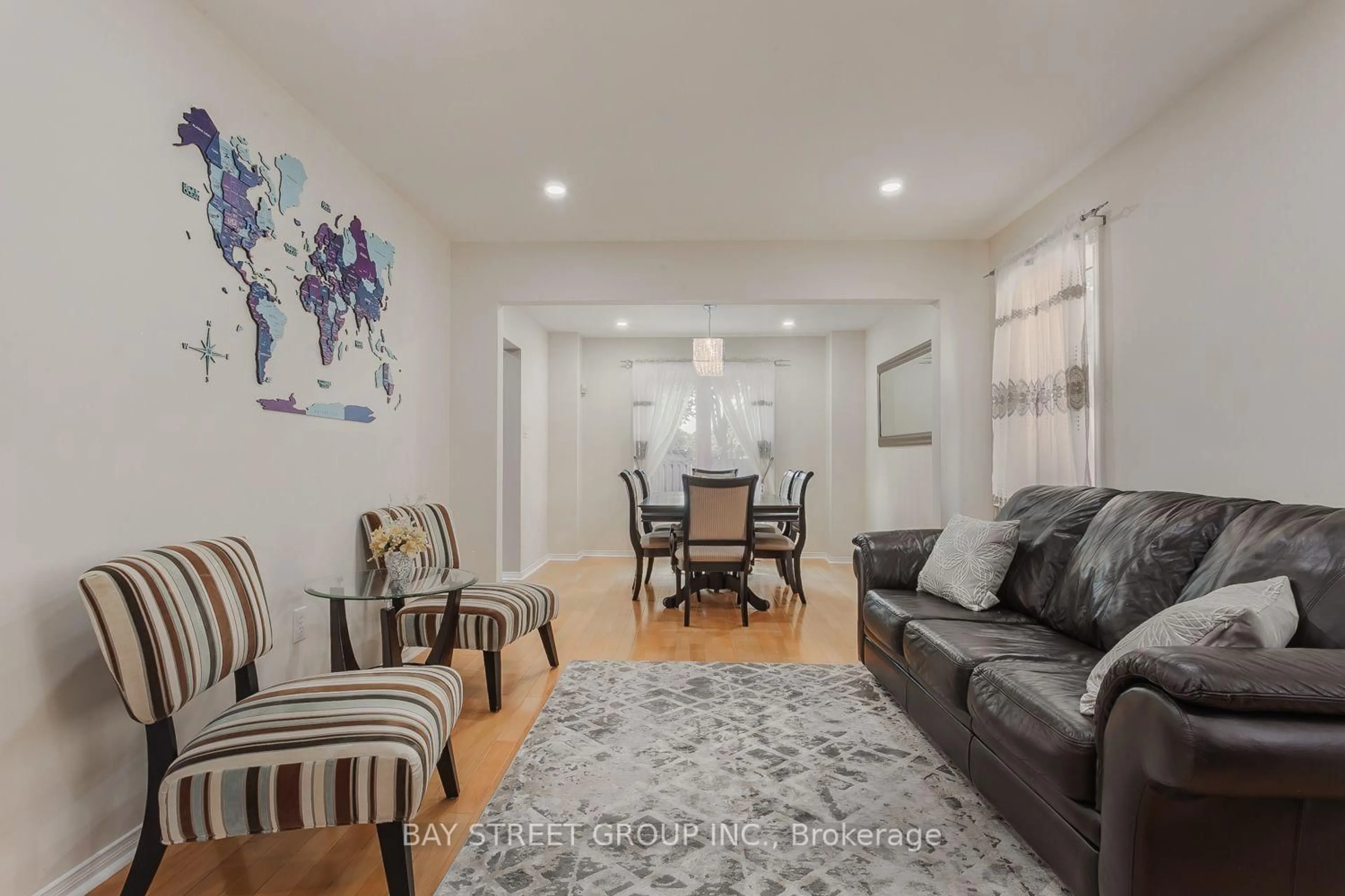 Living room with furniture, unknown for 4882 Rosebush Rd, Mississauga Ontario L5M 5M9