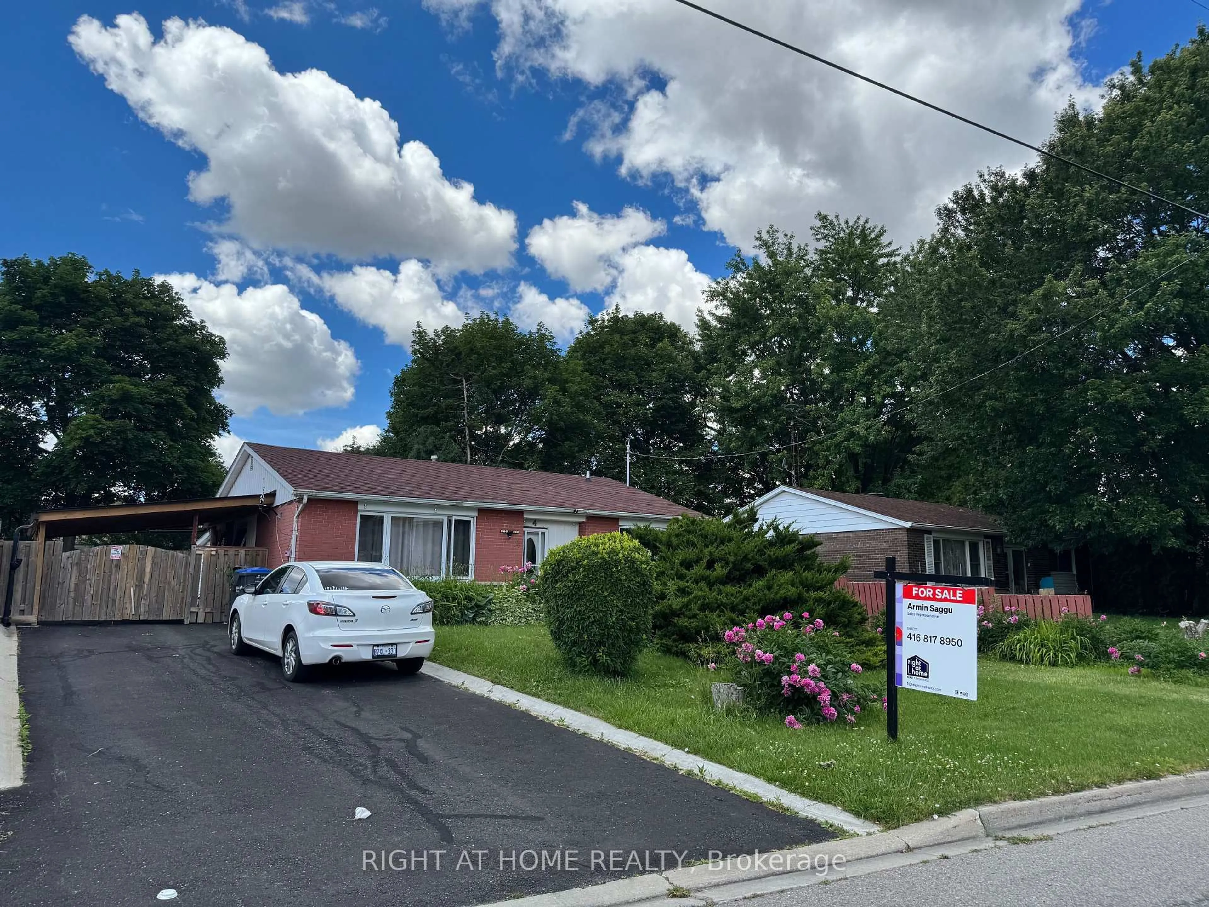 A pic from outside/outdoor area/front of a property/back of a property/a pic from drone, street for 4 Leslie St, Brampton Ontario L6X 2J4