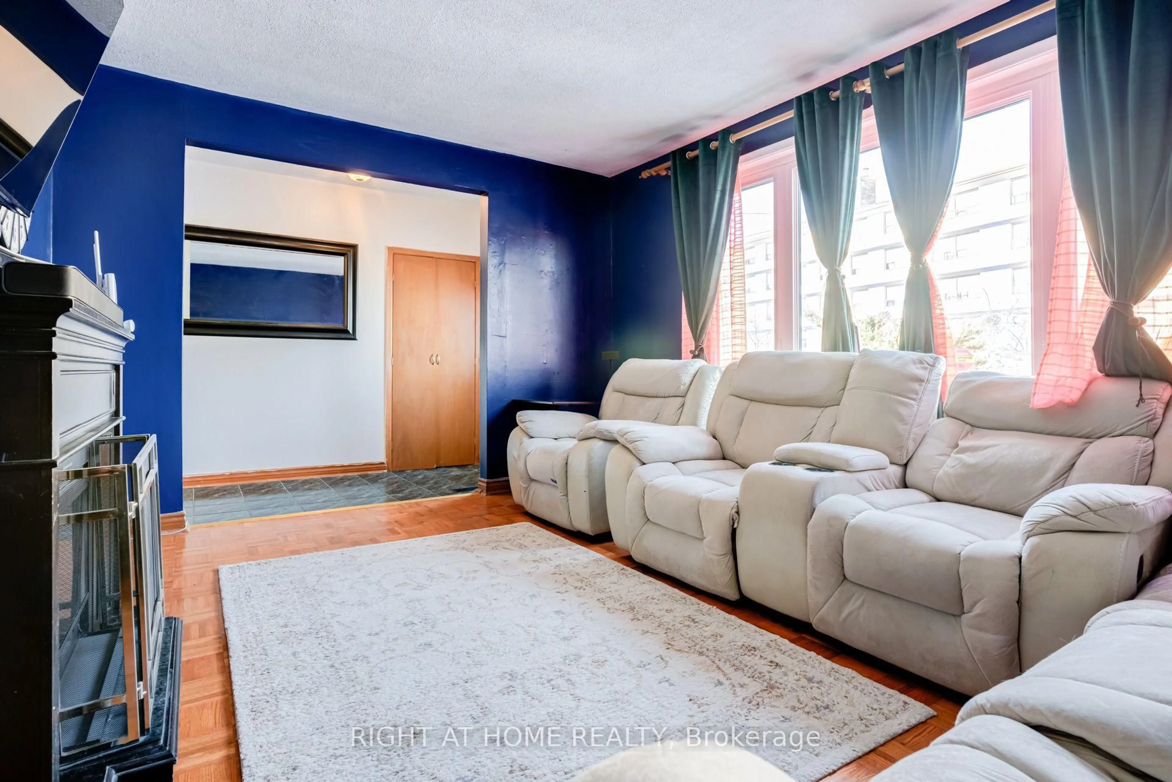 Living room with furniture, unknown for 4 Leslie St, Brampton Ontario L6X 2J4