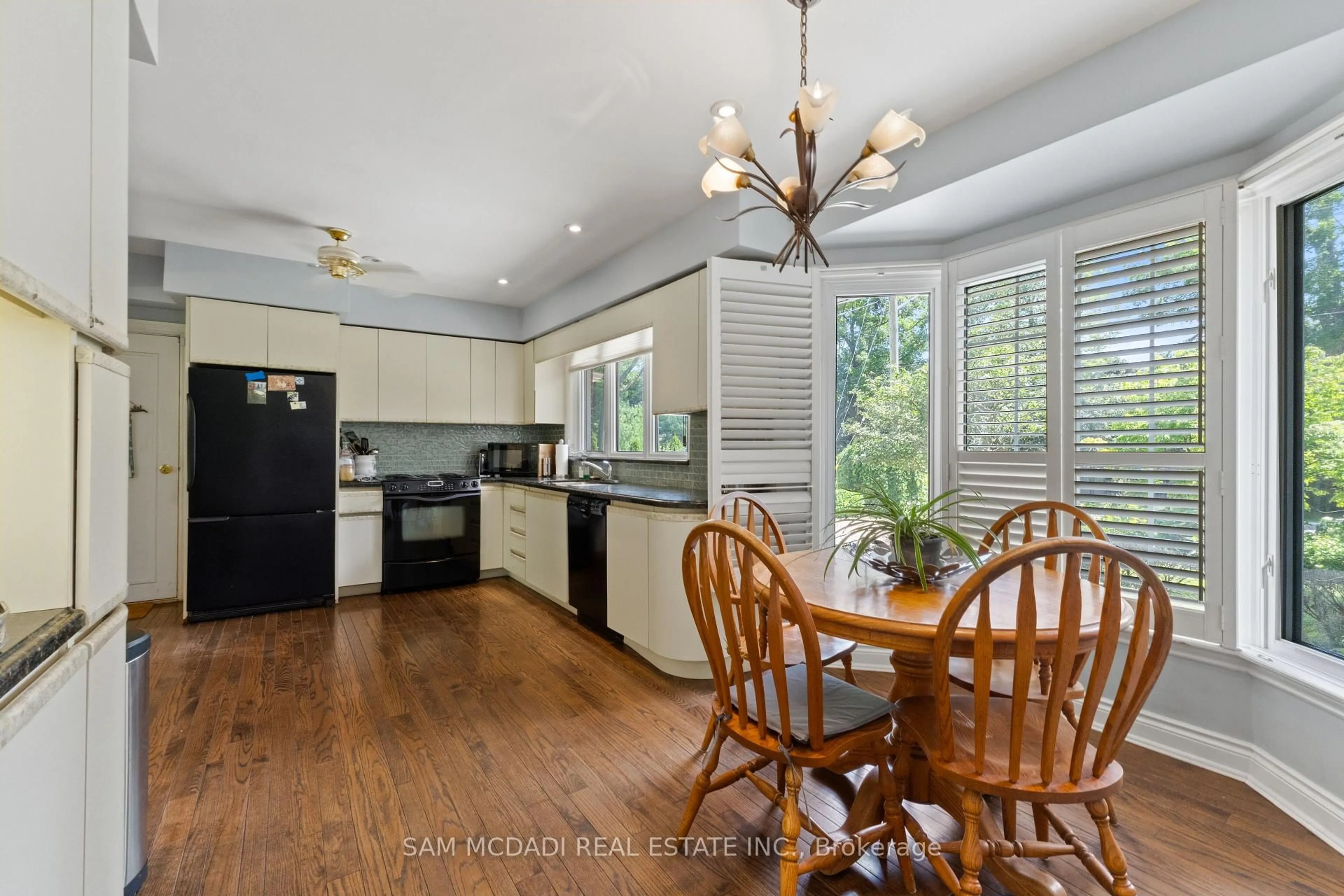 Unknown for 461 Temagami Cres, Mississauga Ontario L5H 1S9