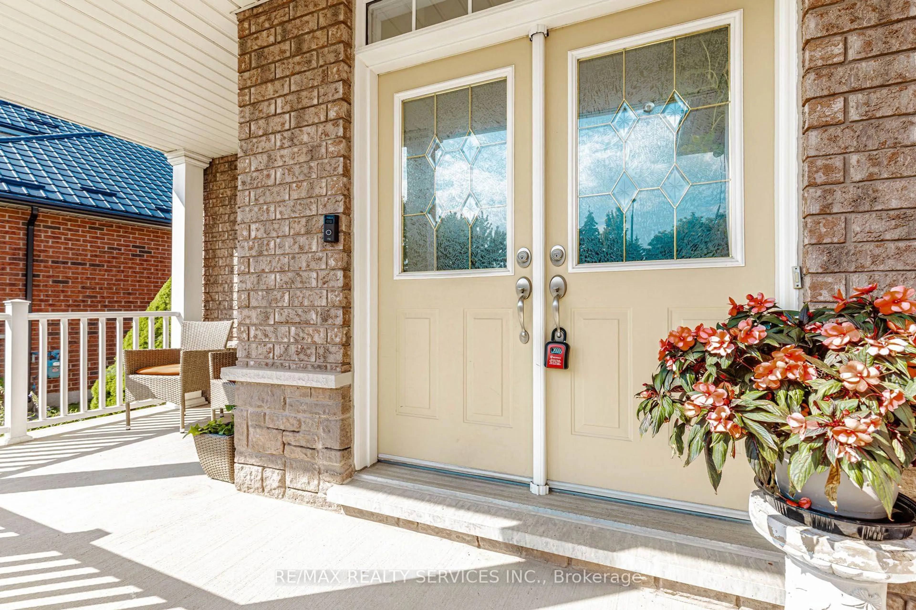 Indoor entryway for 128 Valleywood Blvd, Caledon Ontario L7C 1B3