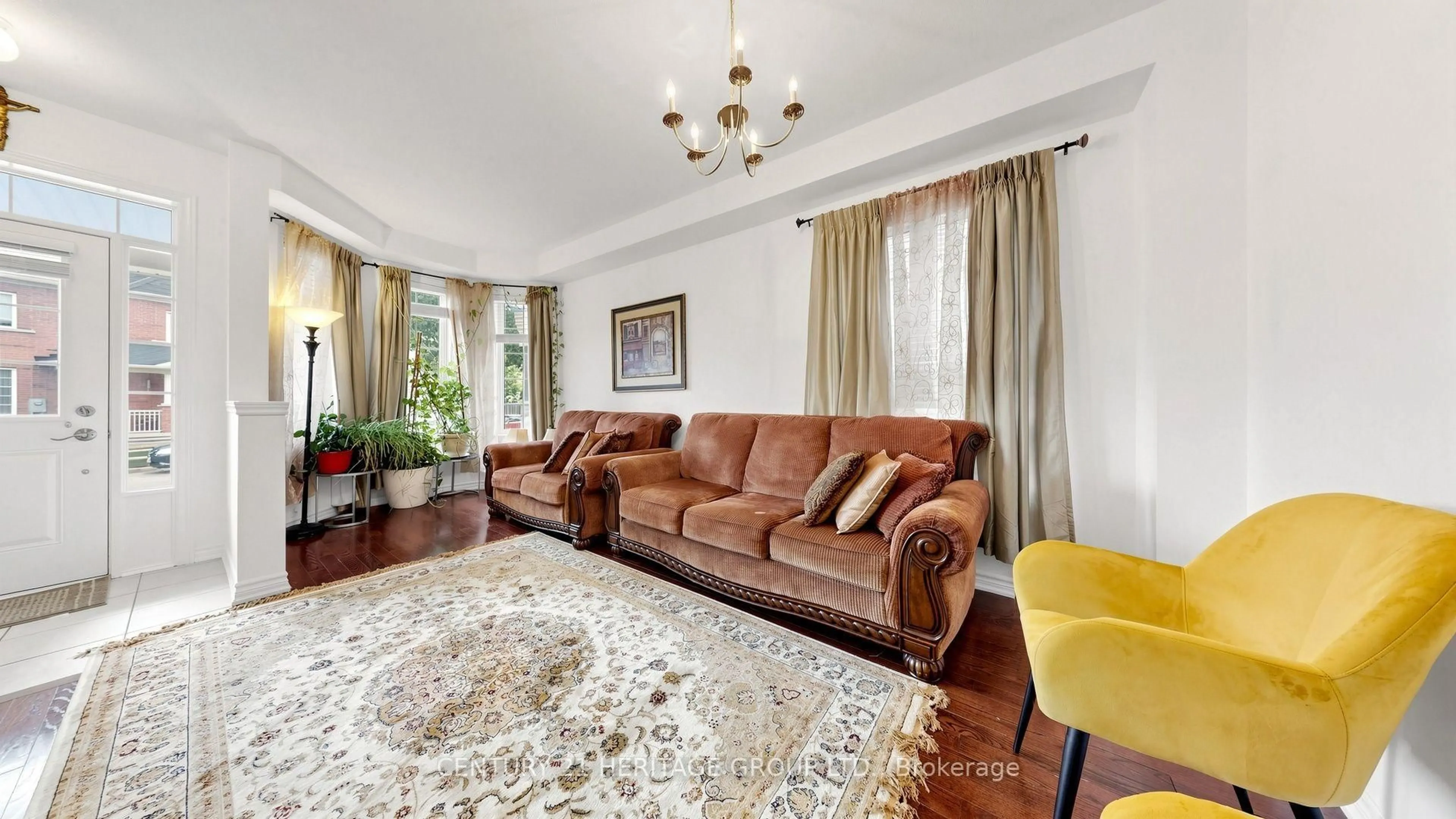 Living room with furniture, unknown for 1491 Haws Cres, Milton Ontario L9T 8V1
