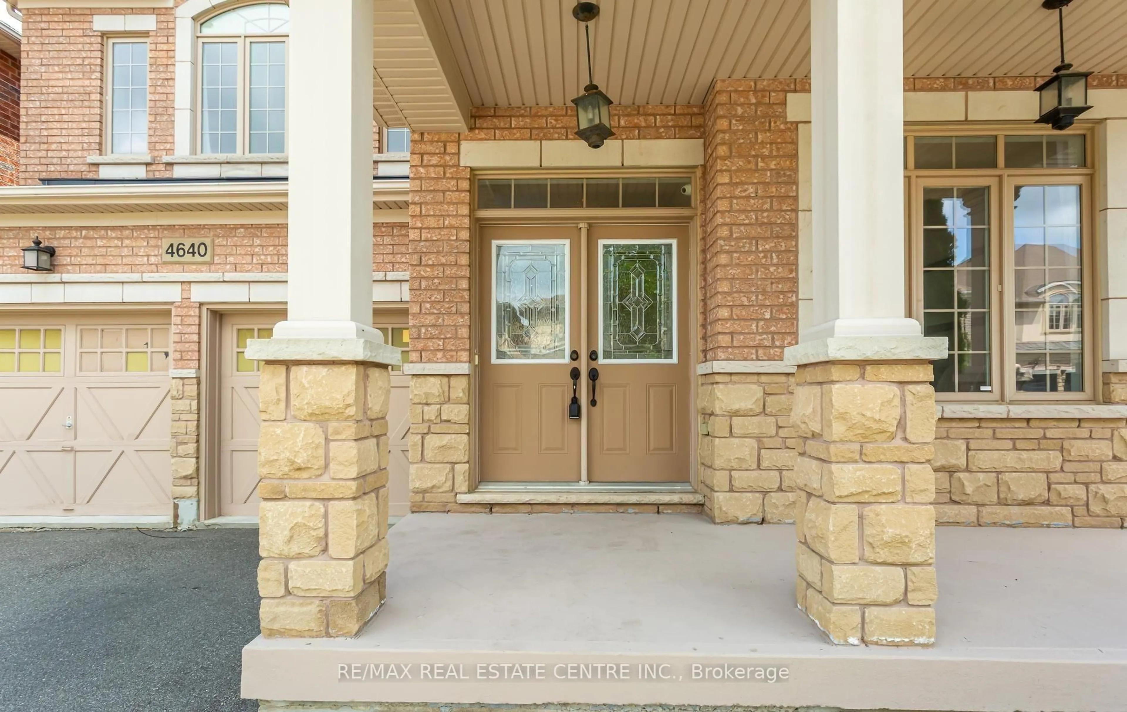 Indoor entryway for 4640 Erwin Rd, Burlington Ontario L7M 0L6