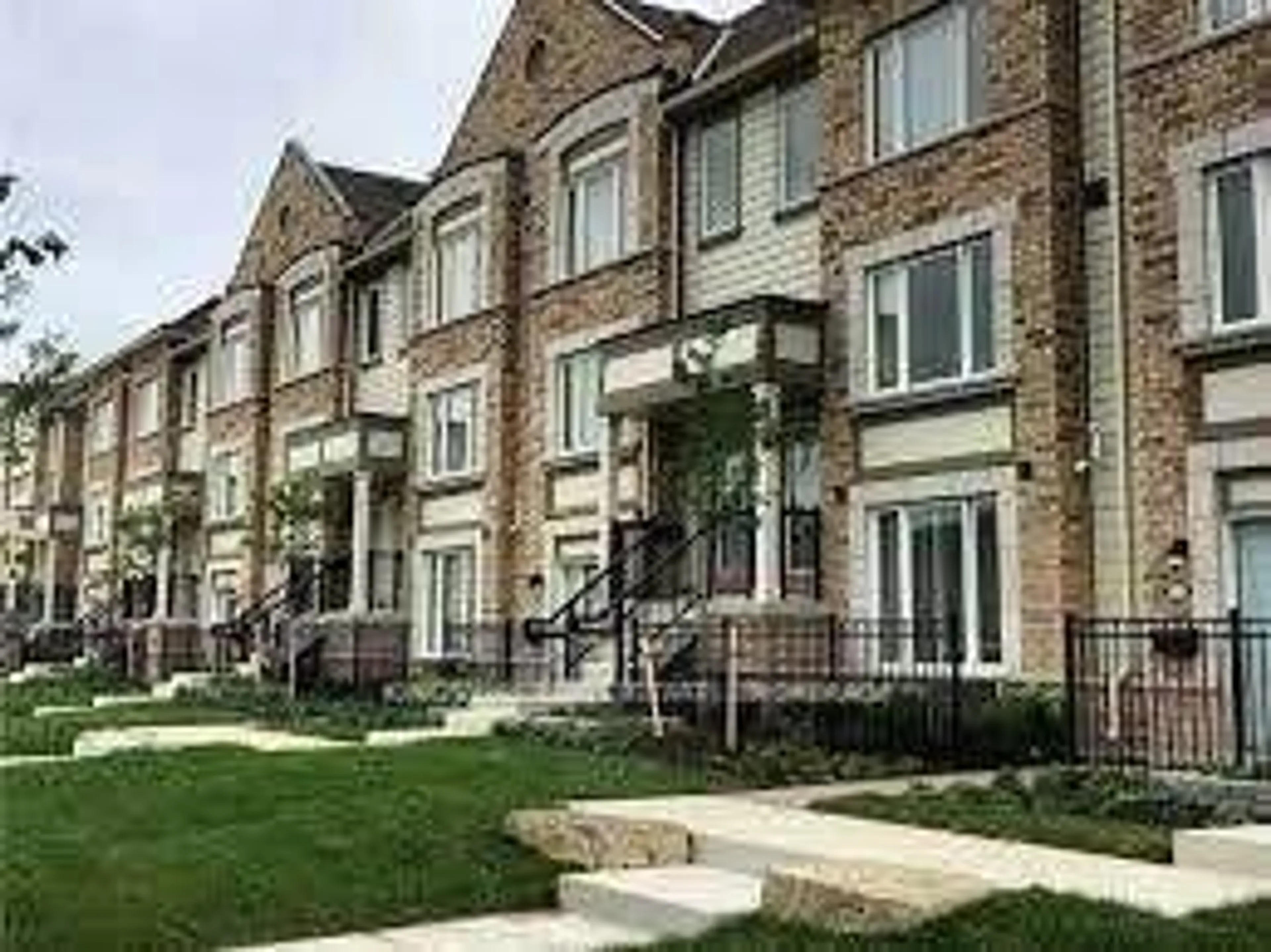 Unknown for 1 Beckenrose Crt #142, Brampton Ontario L6Y 6G2