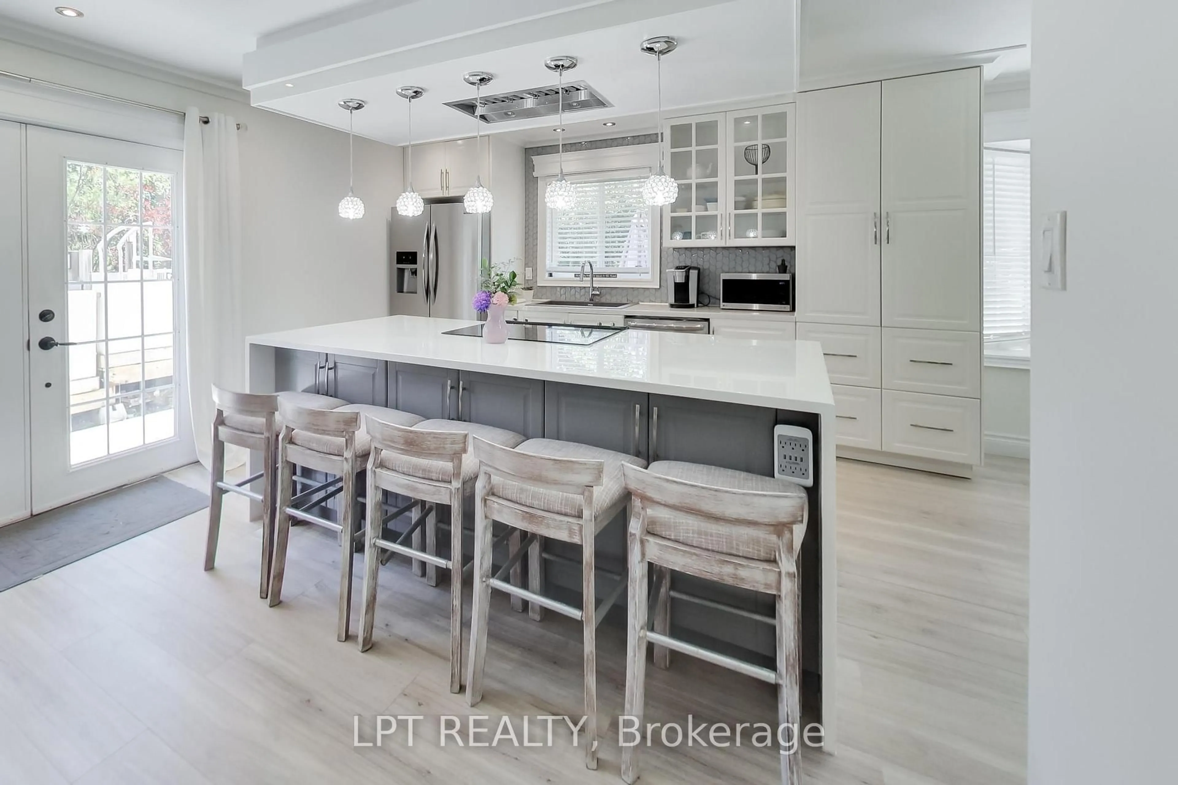 Open concept kitchen, ceramic/tile floor for 2482 Snowhill Crt, Burlington Ontario L7M 1Y3