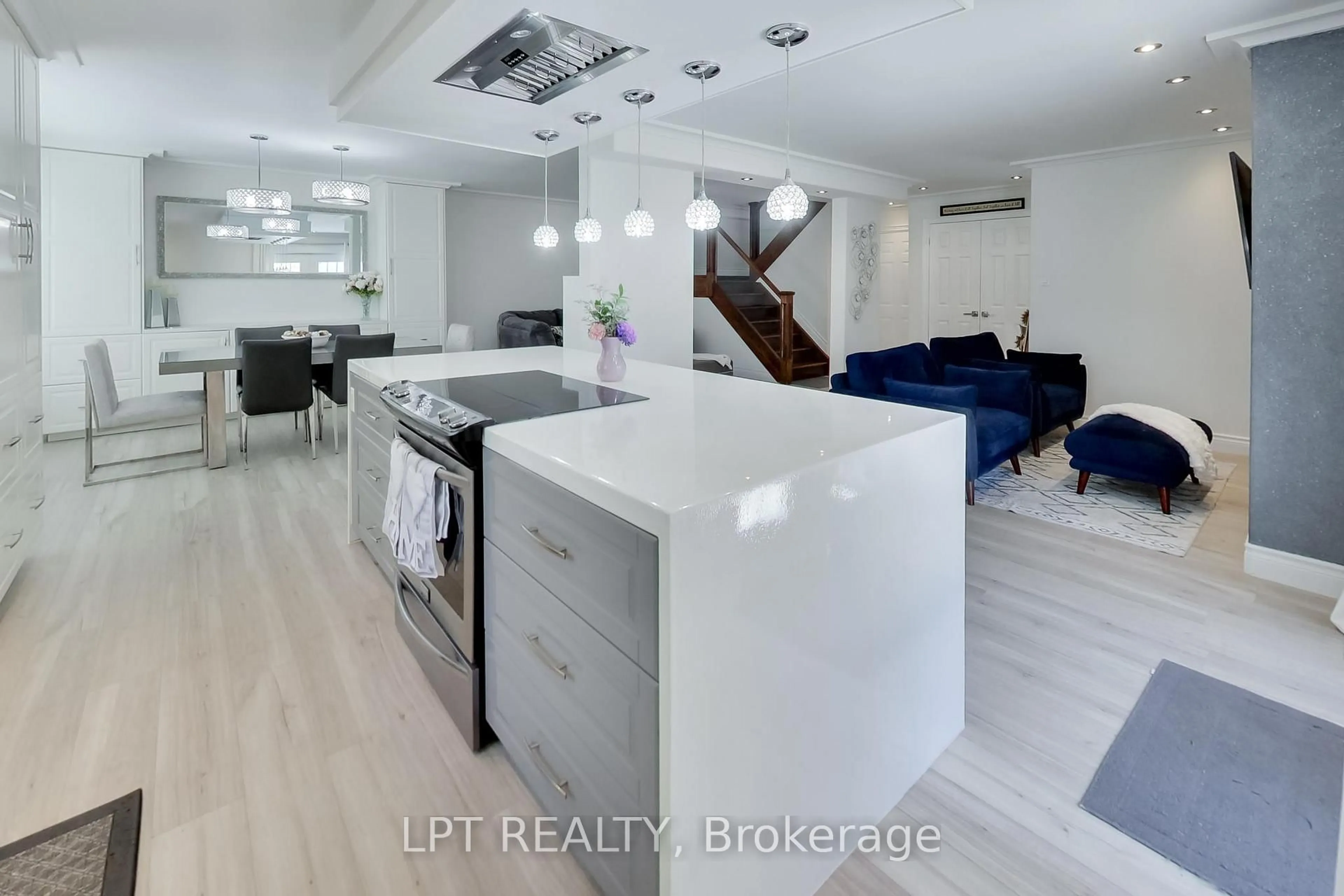 Open concept kitchen, unknown for 2482 Snowhill Crt, Burlington Ontario L7M 1Y3