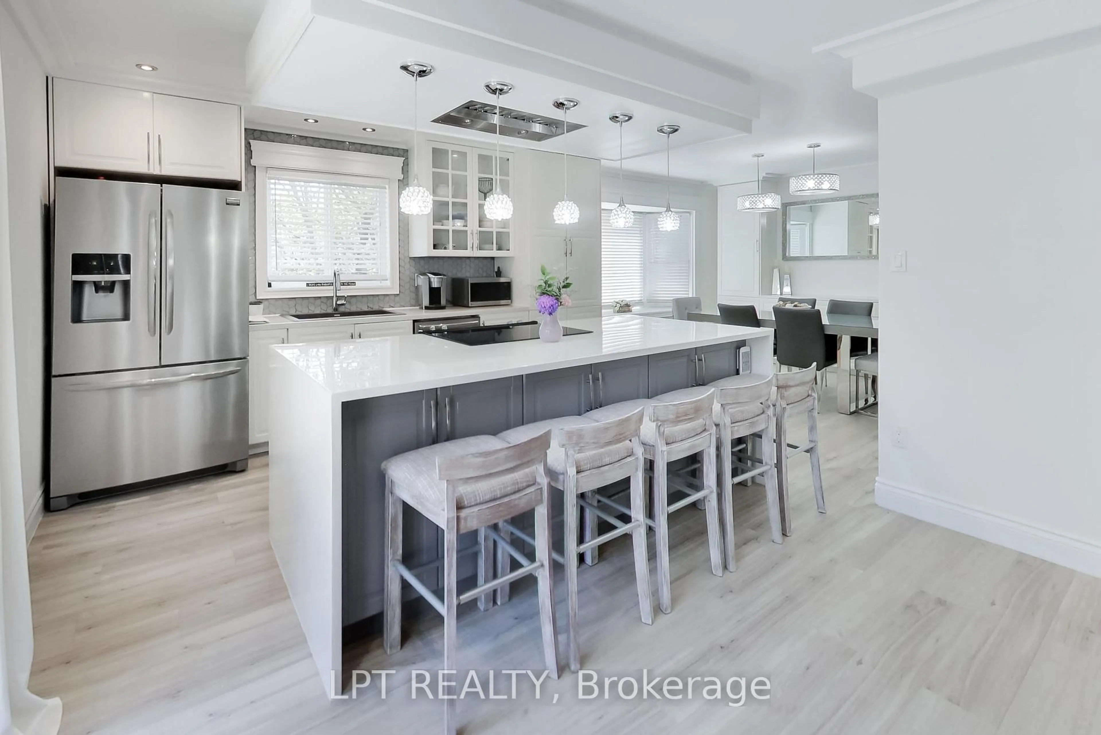 Contemporary kitchen, unknown for 2482 Snowhill Crt, Burlington Ontario L7M 1Y3