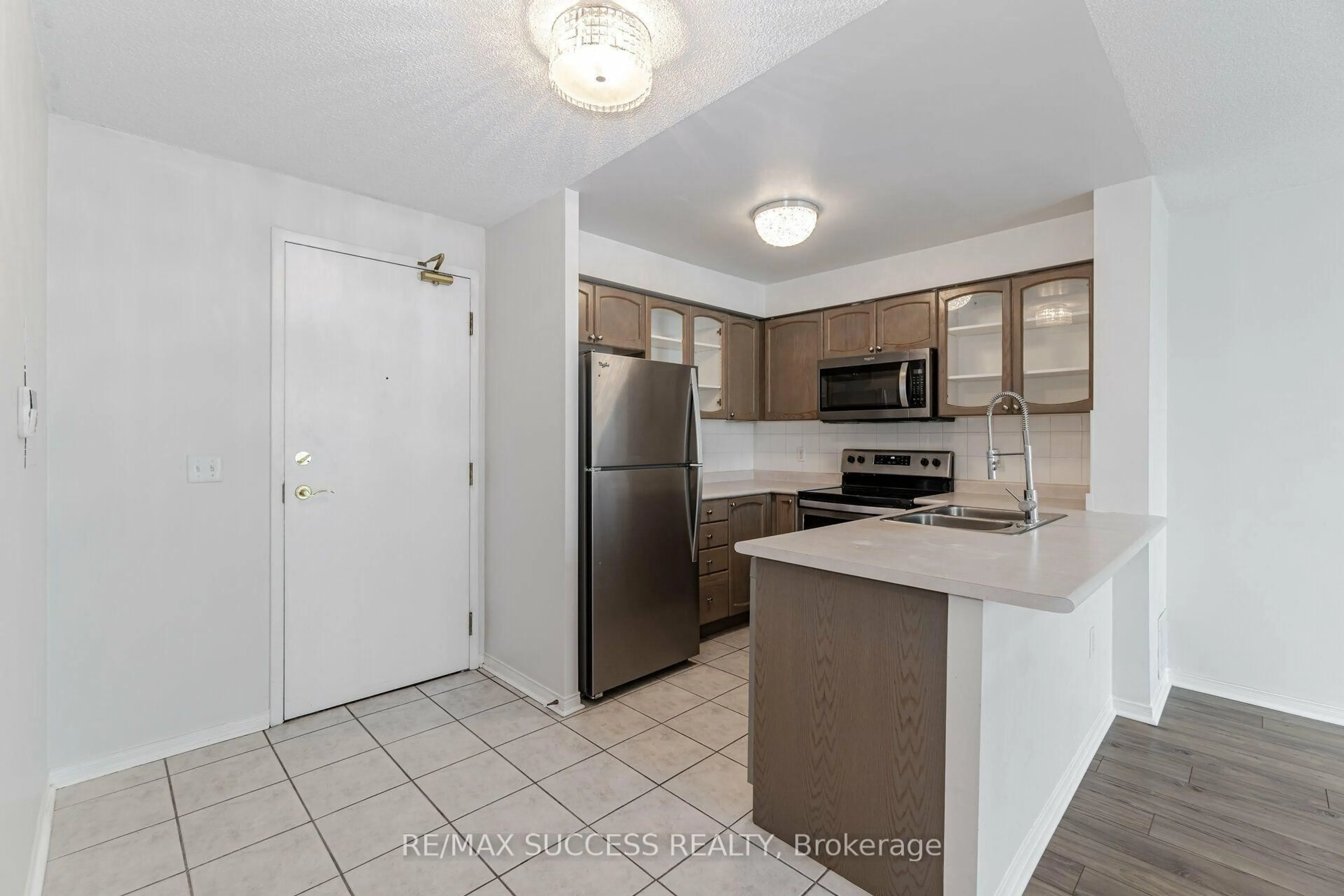 Standard kitchen, unknown for 11 Michael Power Pl #PH14, Toronto Ontario M9A 5G3