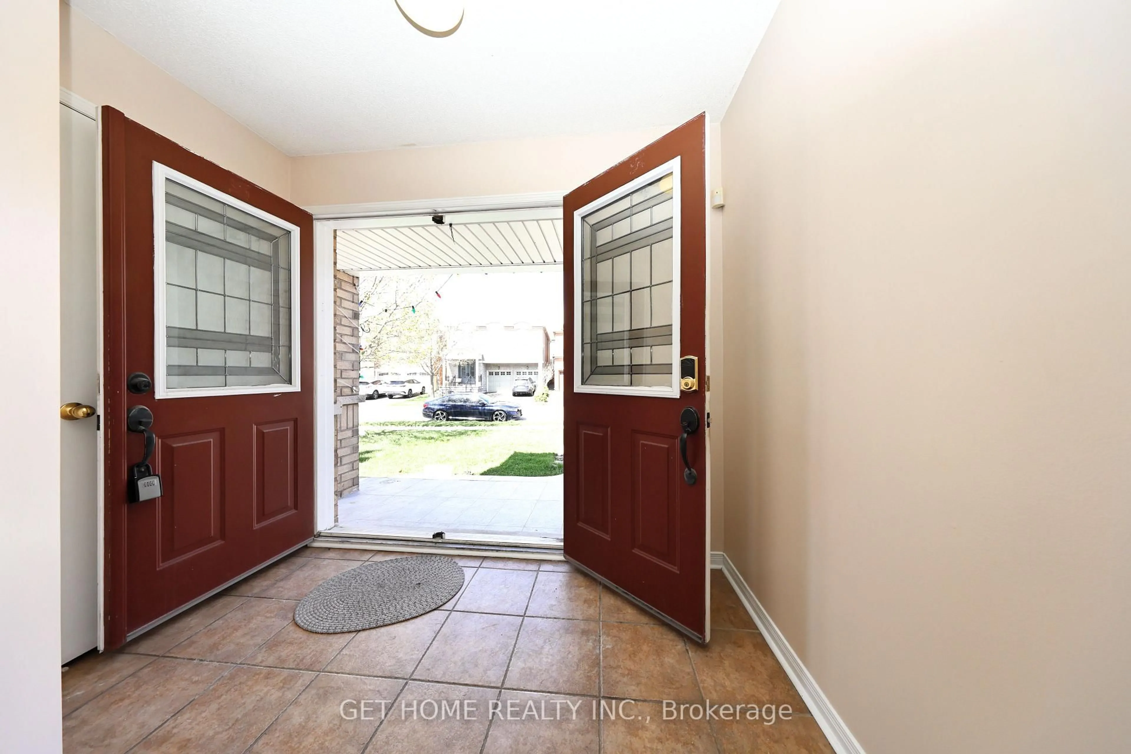 Indoor entryway for 62 Charcoal Way, Brampton Ontario L6Y 5R9