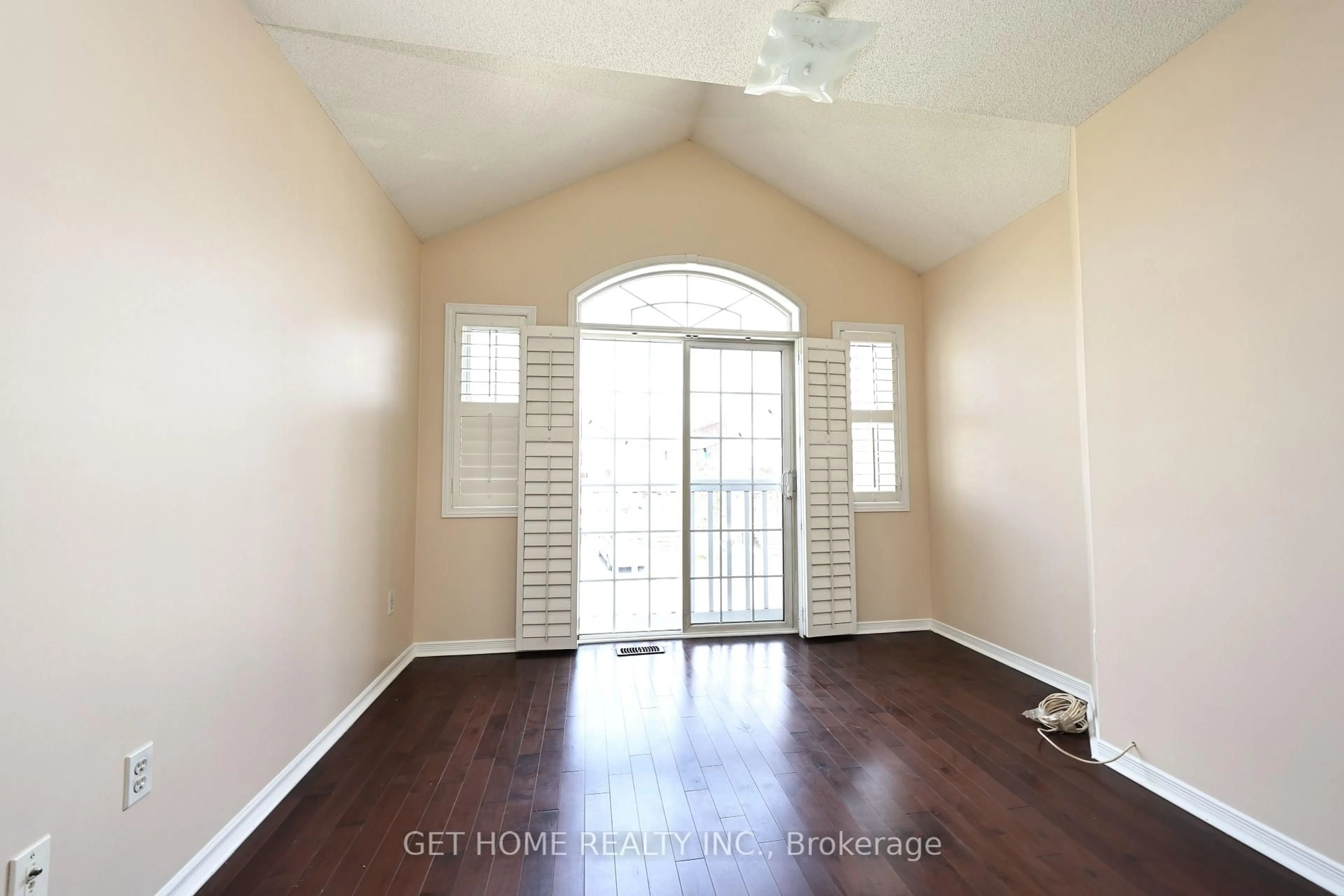 Indoor entryway for 62 Charcoal Way, Brampton Ontario L6Y 5R9