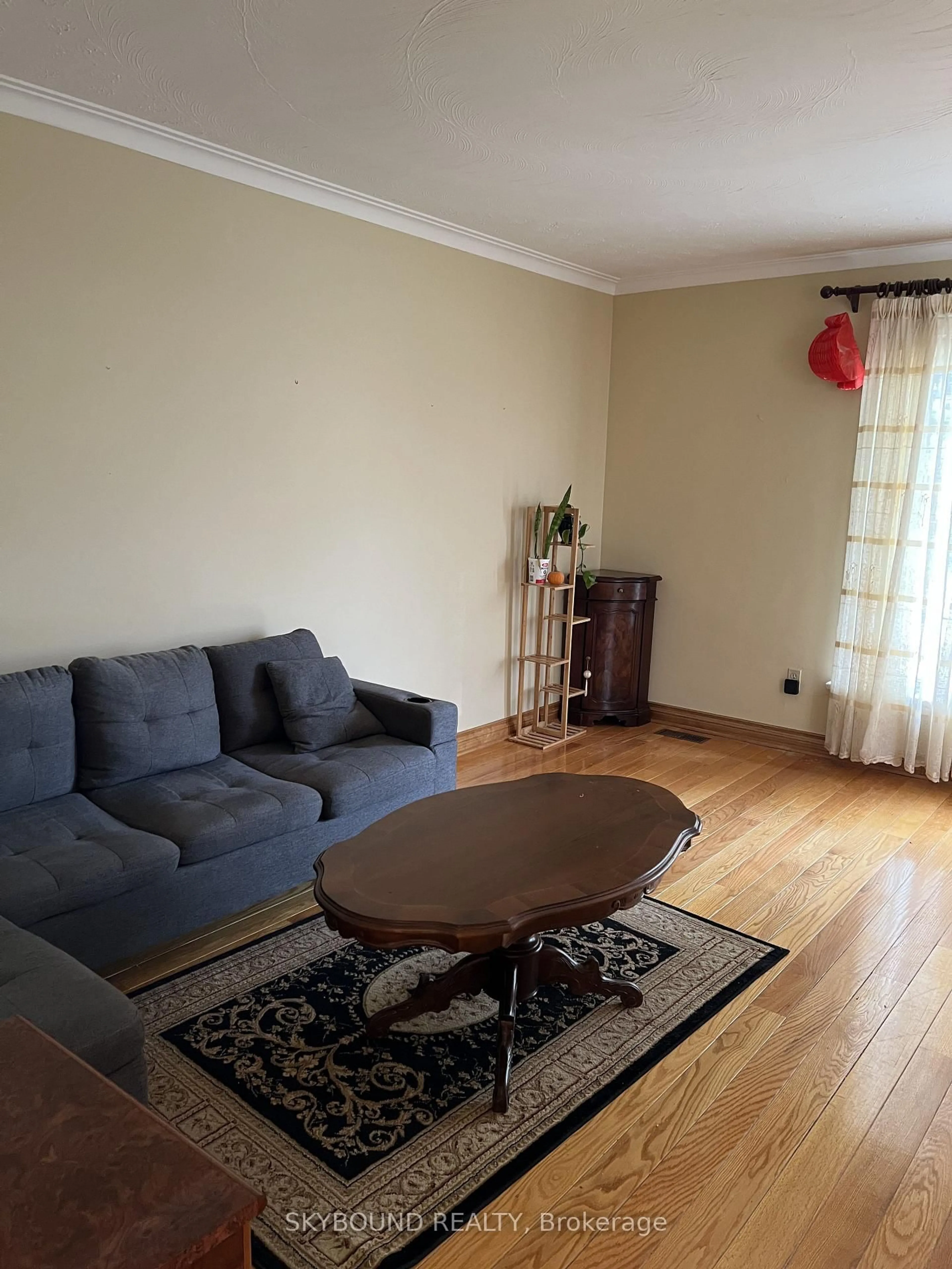 Living room with furniture, unknown for 33 Bradstock Rd, Toronto Ontario M9M 1M9
