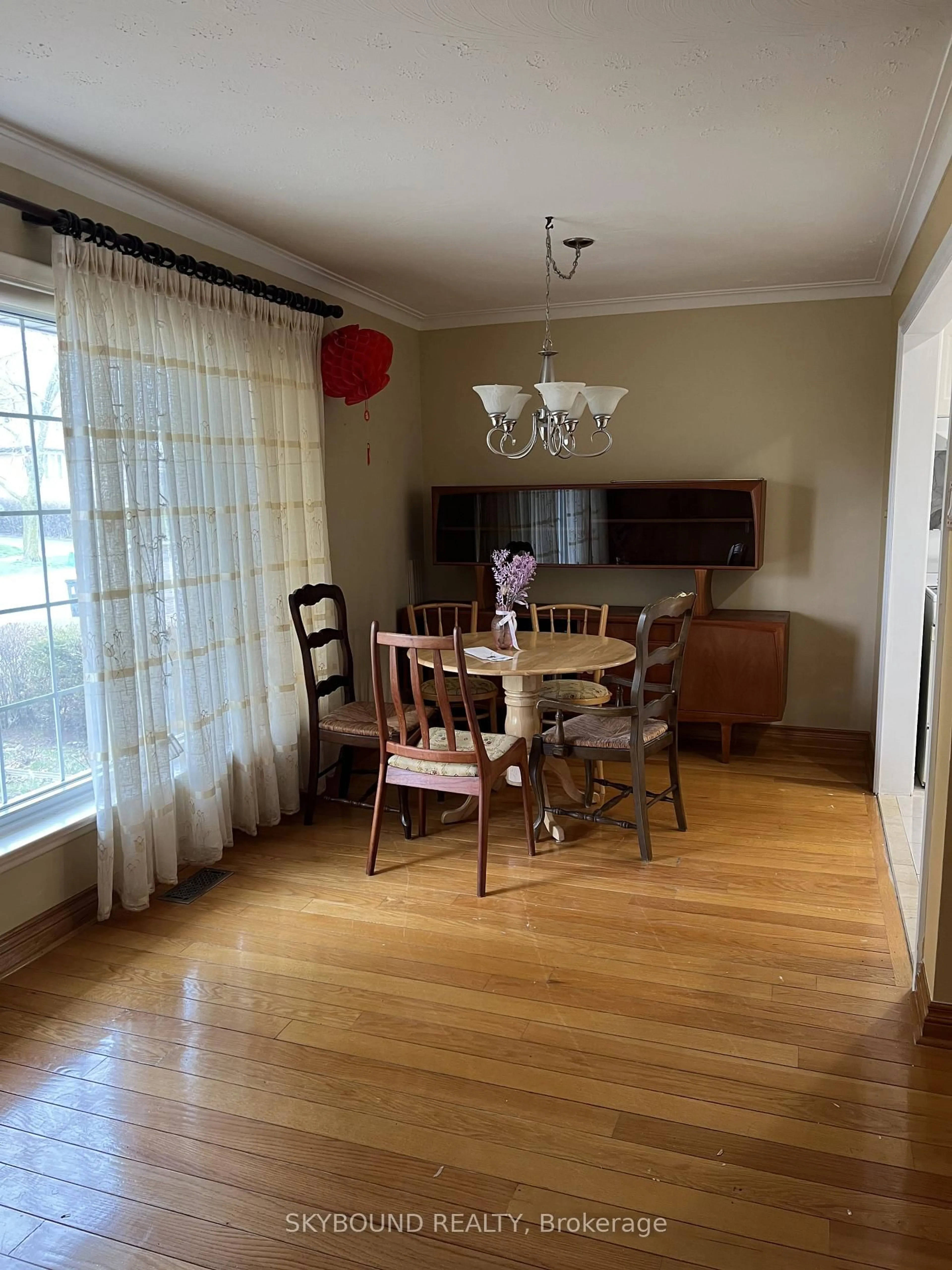 Dining room, wood/laminate floor for 33 Bradstock Rd, Toronto Ontario M9M 1M9
