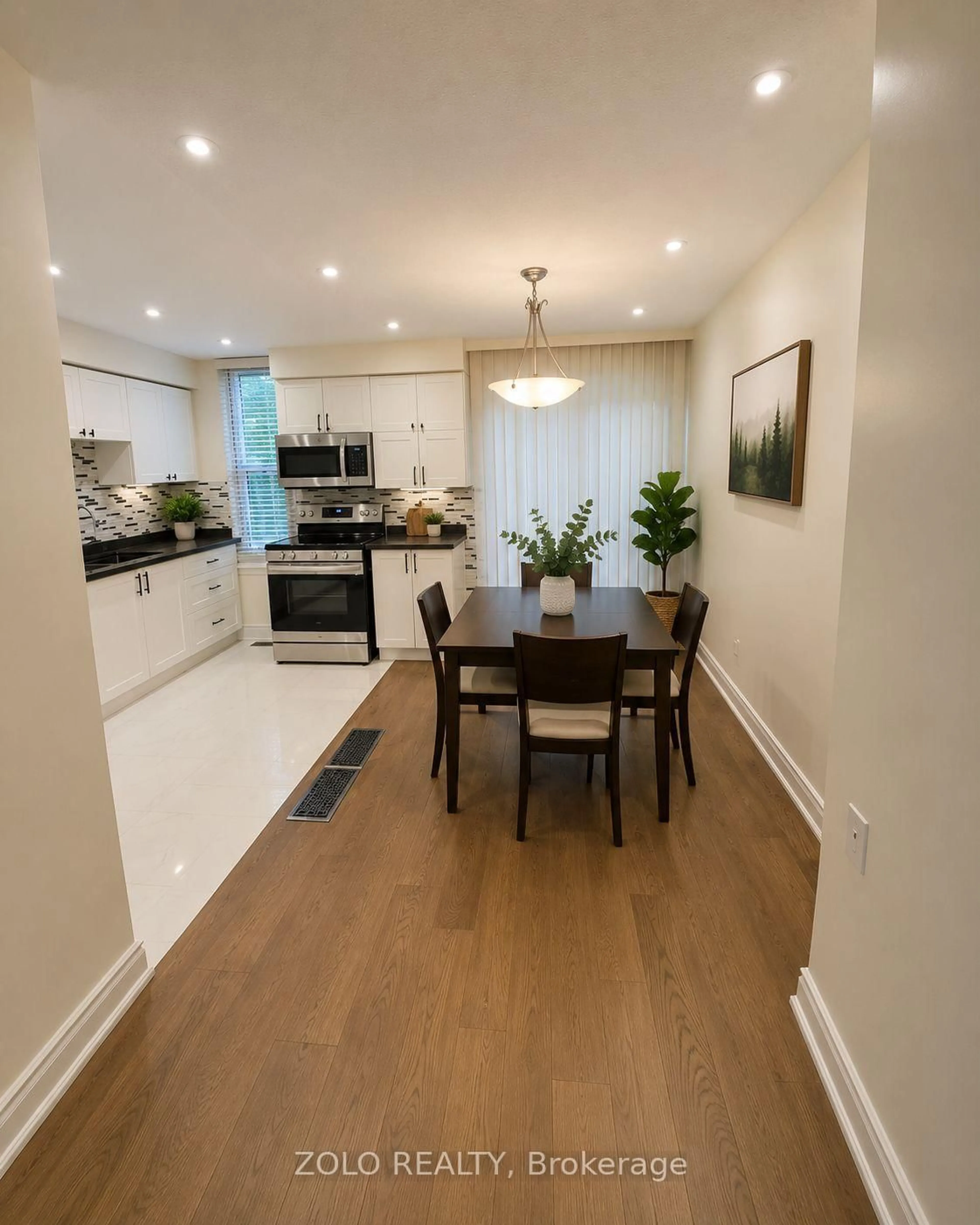 Open concept kitchen, wood/laminate floor for 3250 The Credit Woodlands #16, Mississauga Ontario L5C 2J6