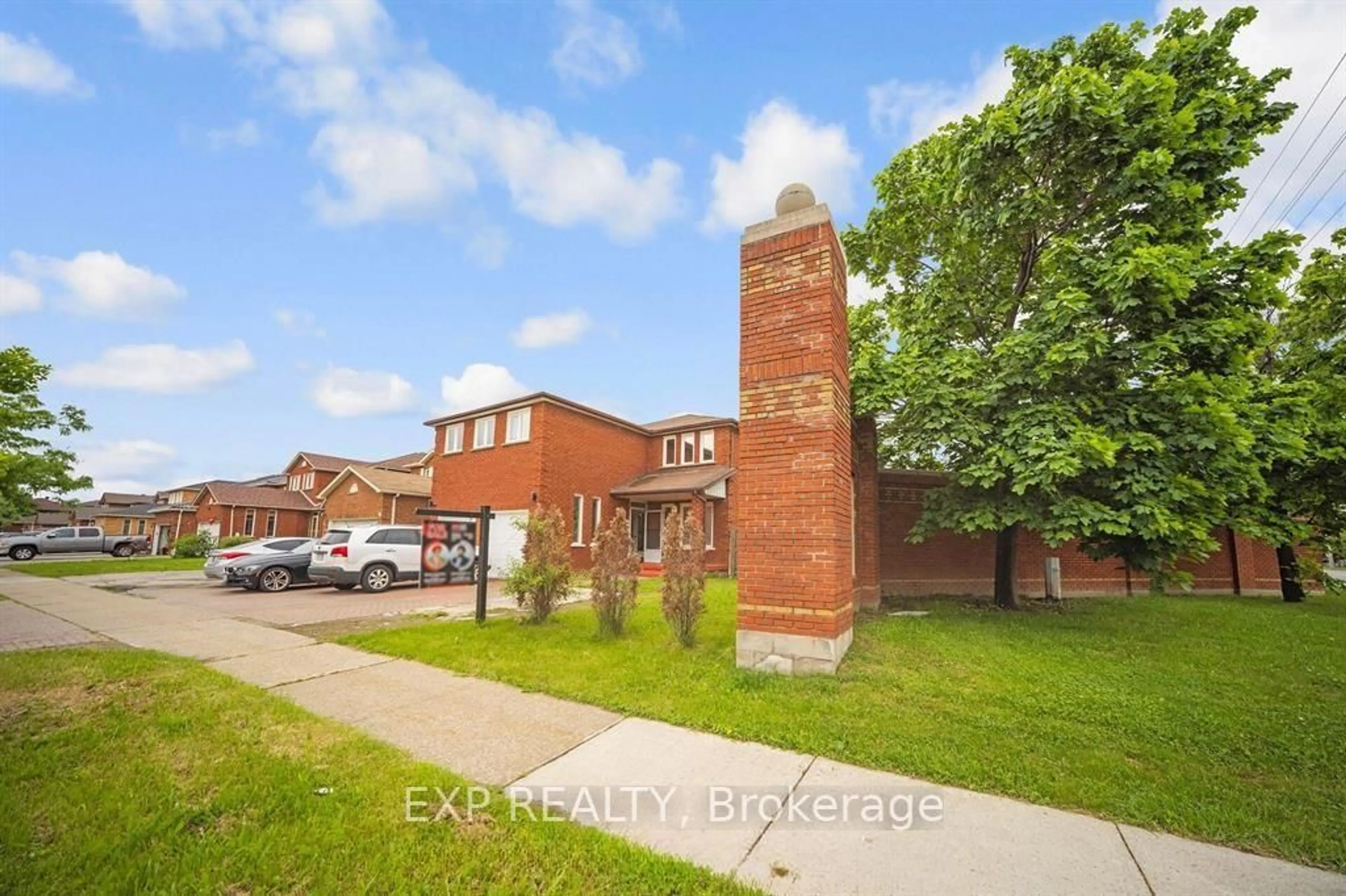 Unknown for 692 Huntington Ridge Dr, Mississauga Ontario L5R 1Z5