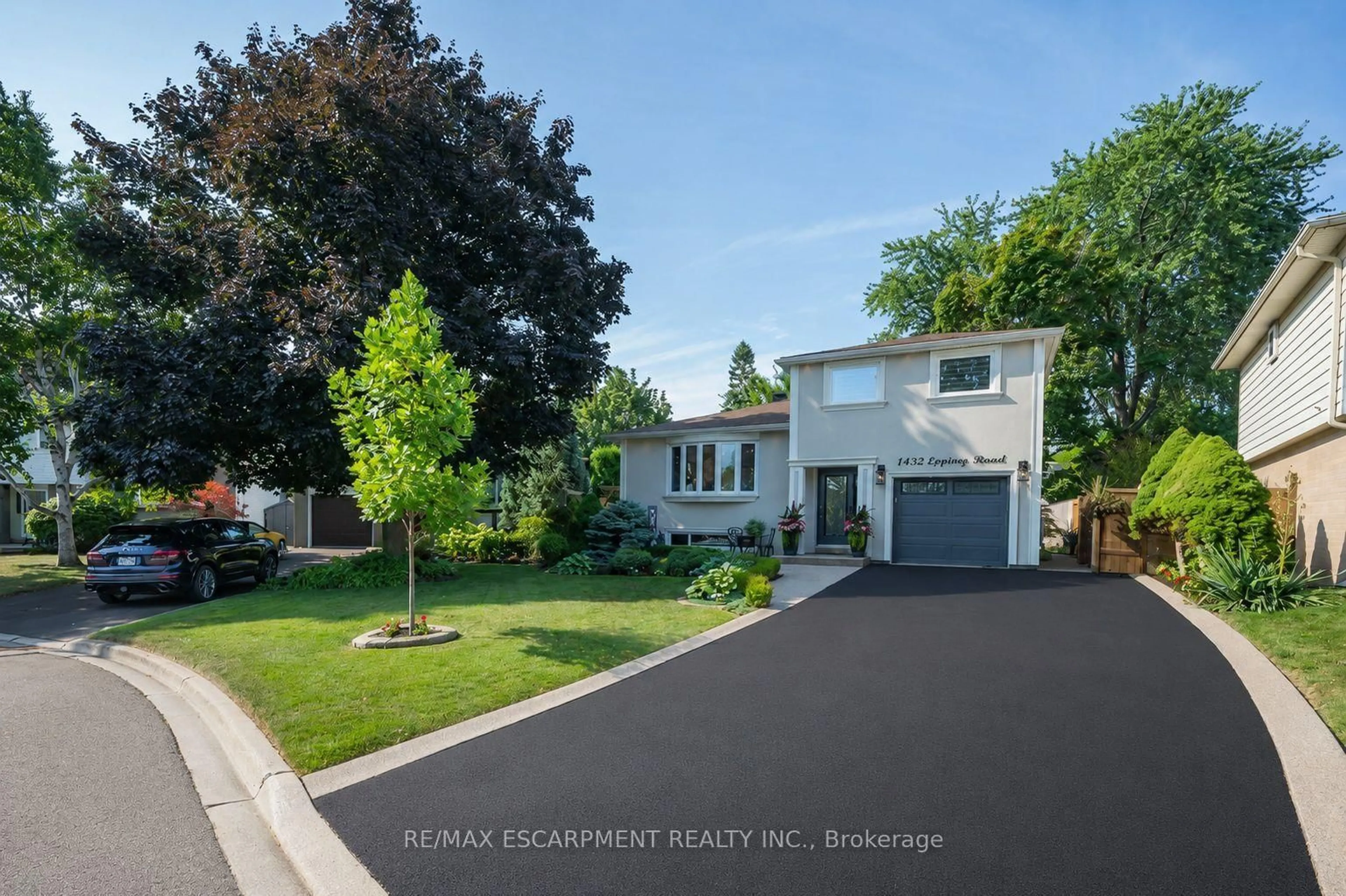 Home with vinyl exterior material, street for 1482 Epping Rd, Burlington Ontario L7M 1P4