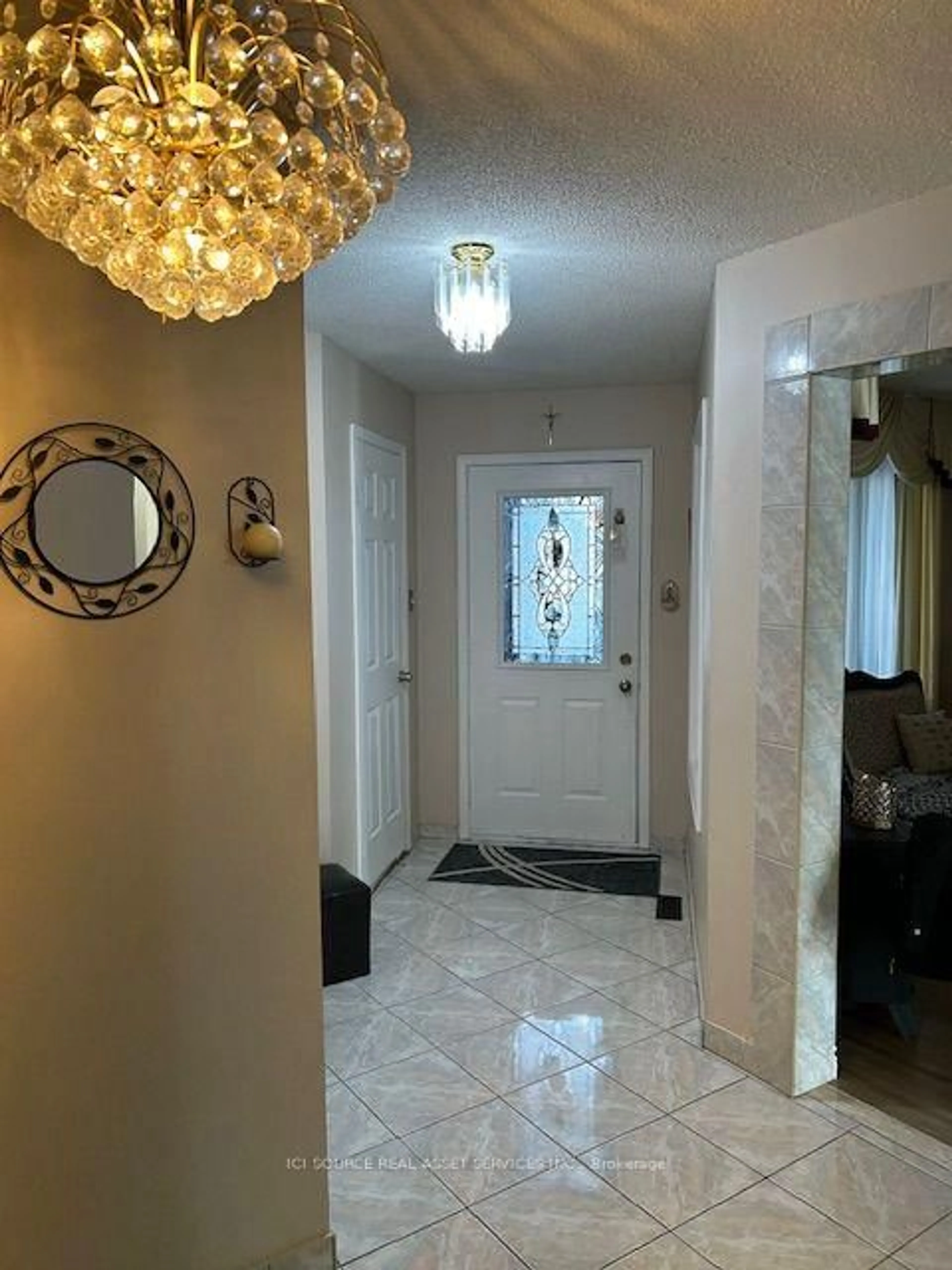 Indoor entryway for 3546 Italia Cres, Mississauga Ontario L5B 3T6