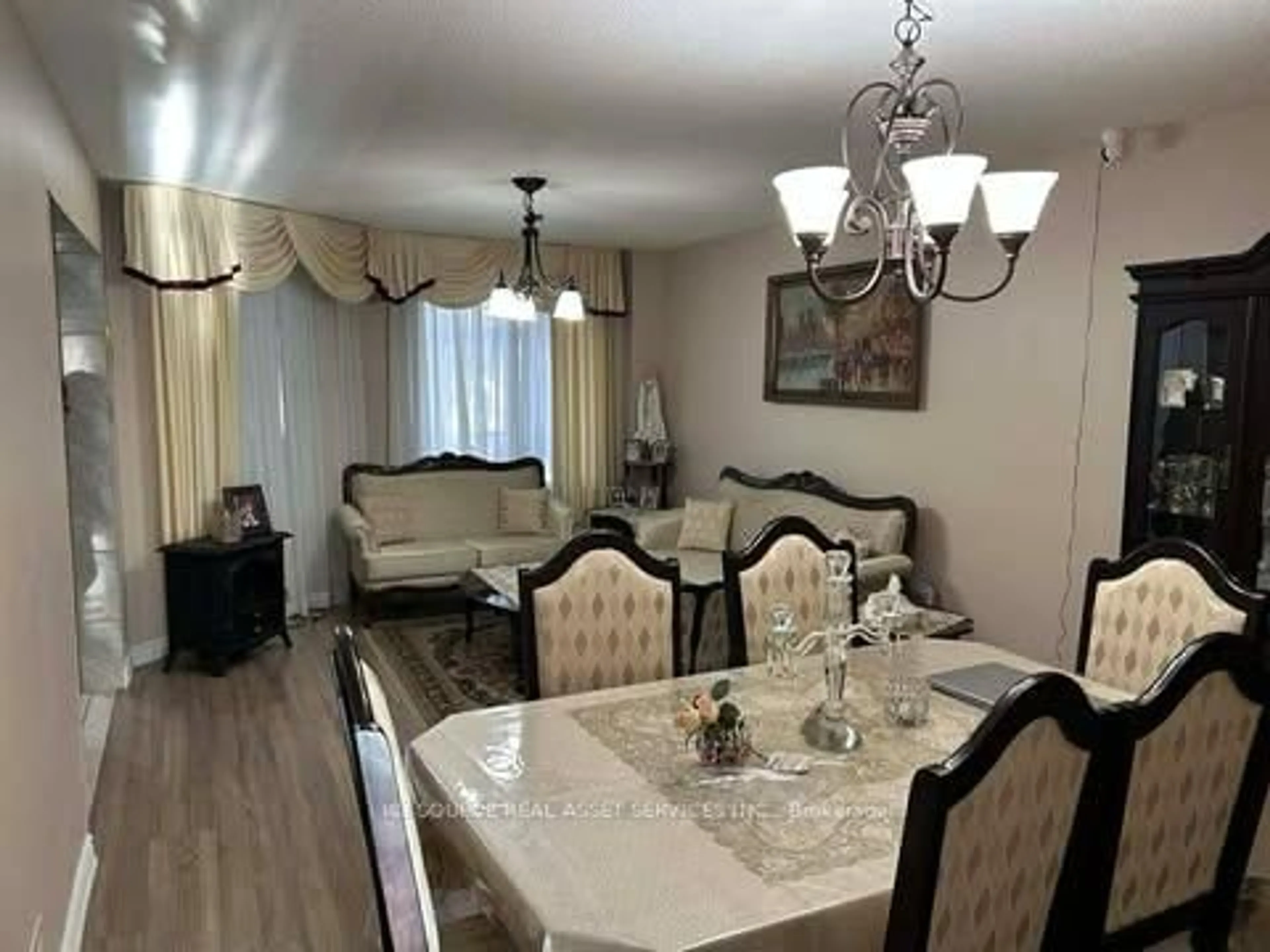Dining room, wood/laminate floor for 3546 Italia Cres, Mississauga Ontario L5B 3T6
