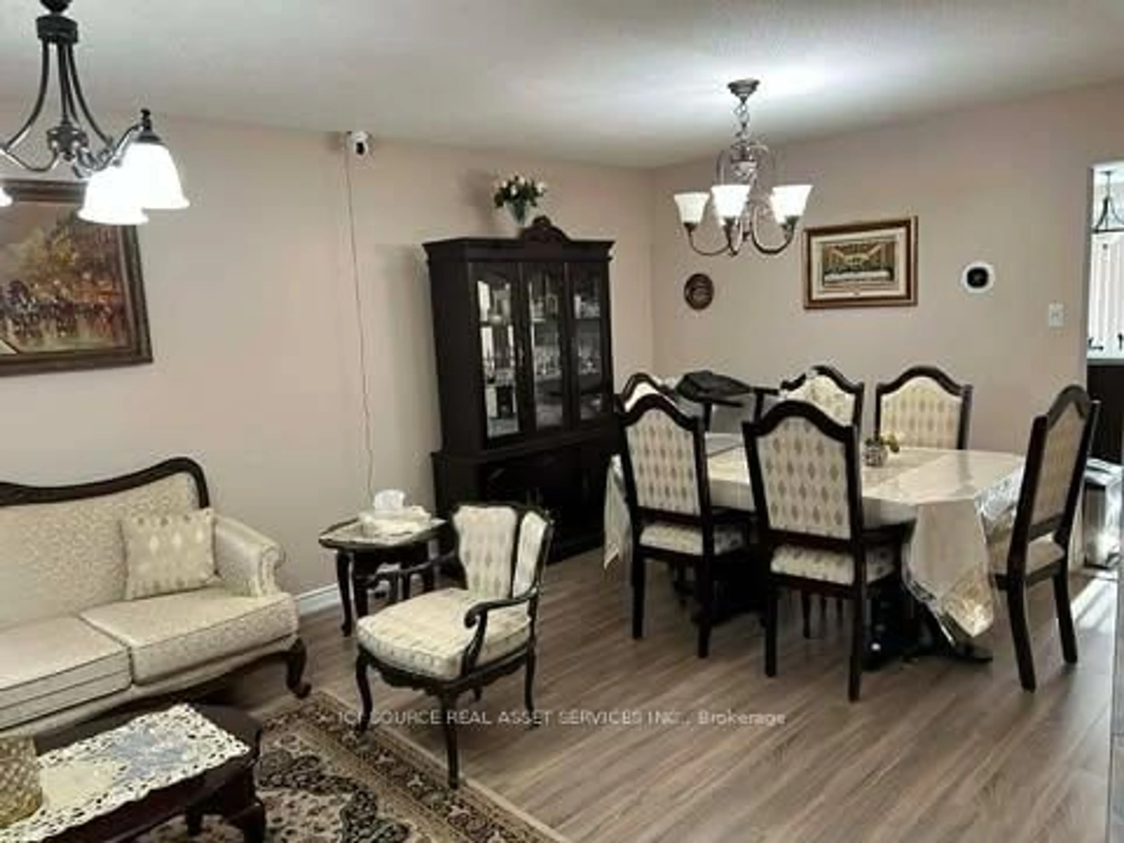 Dining room, wood/laminate floor for 3546 Italia Cres, Mississauga Ontario L5B 3T6
